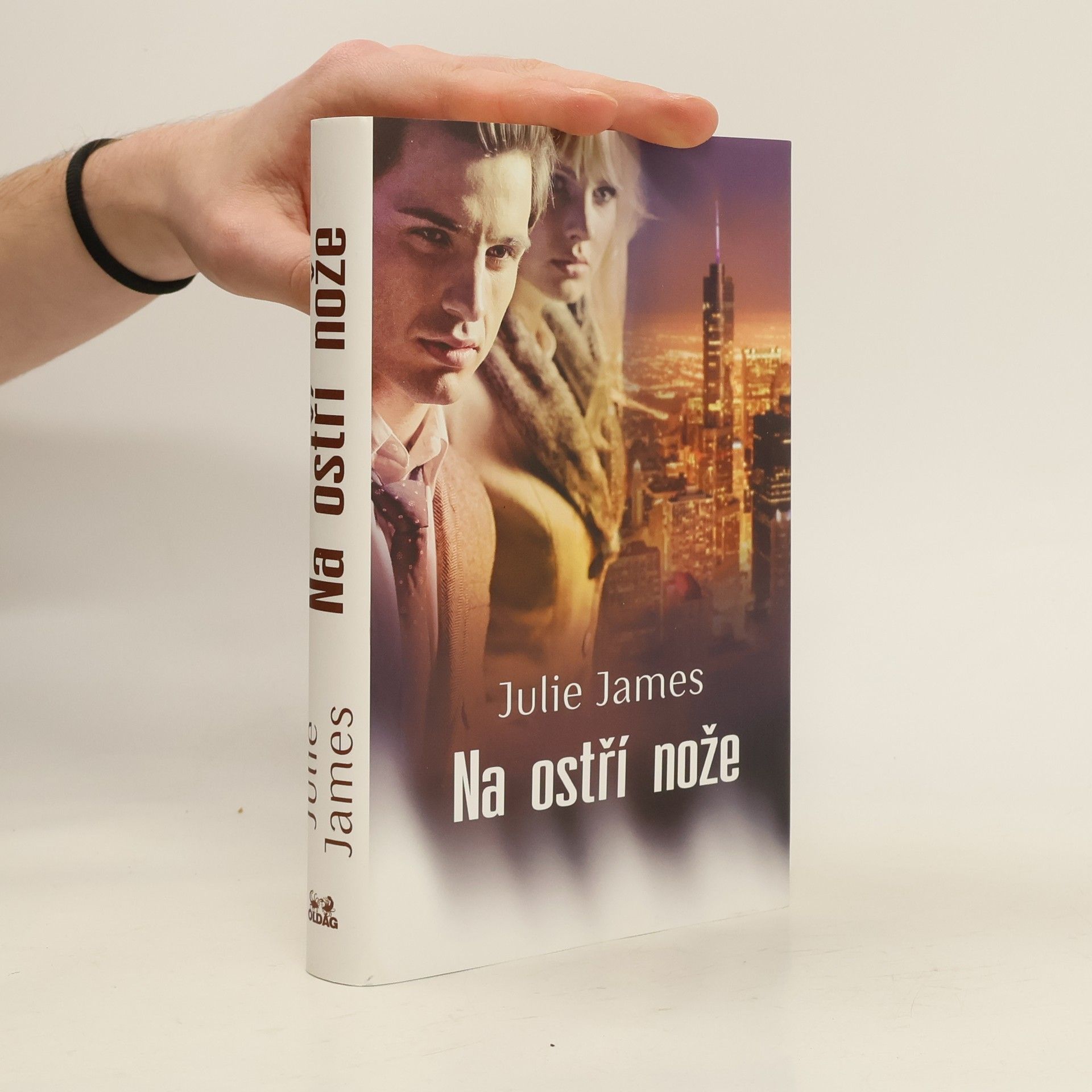 Julie James Na ostří nože