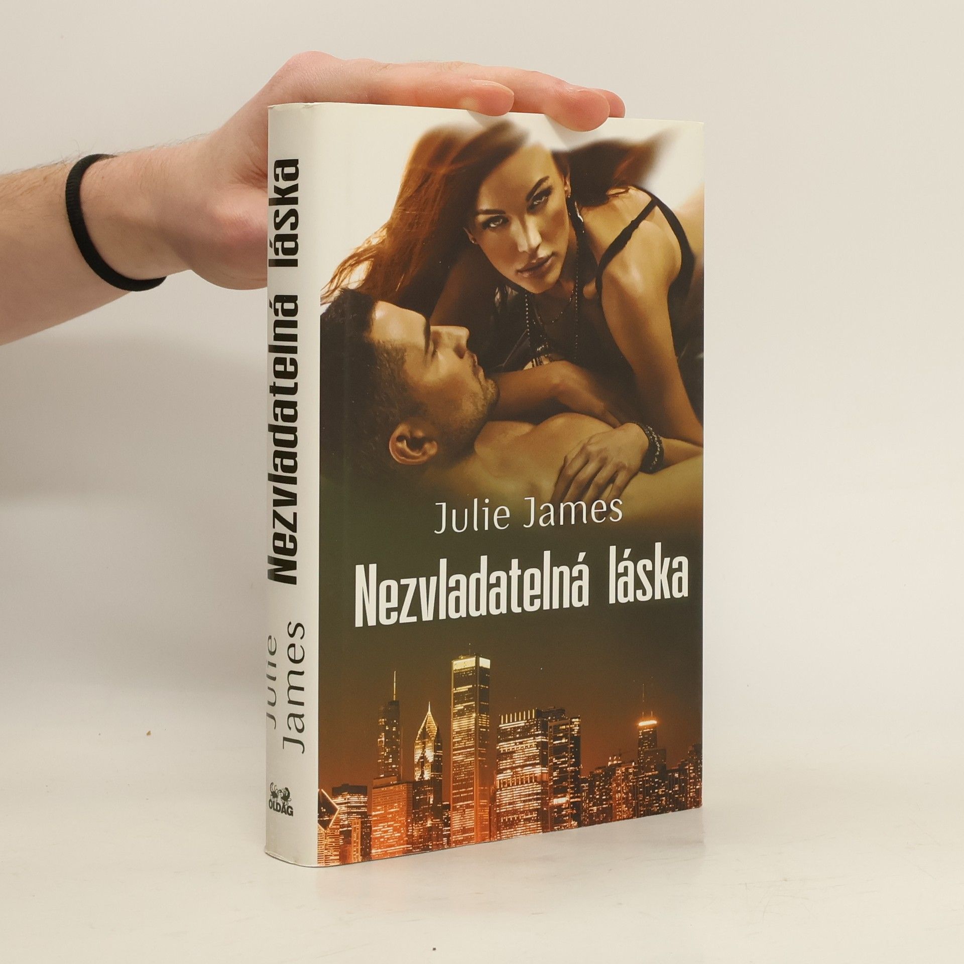 Julie James Nezvladatelná láska