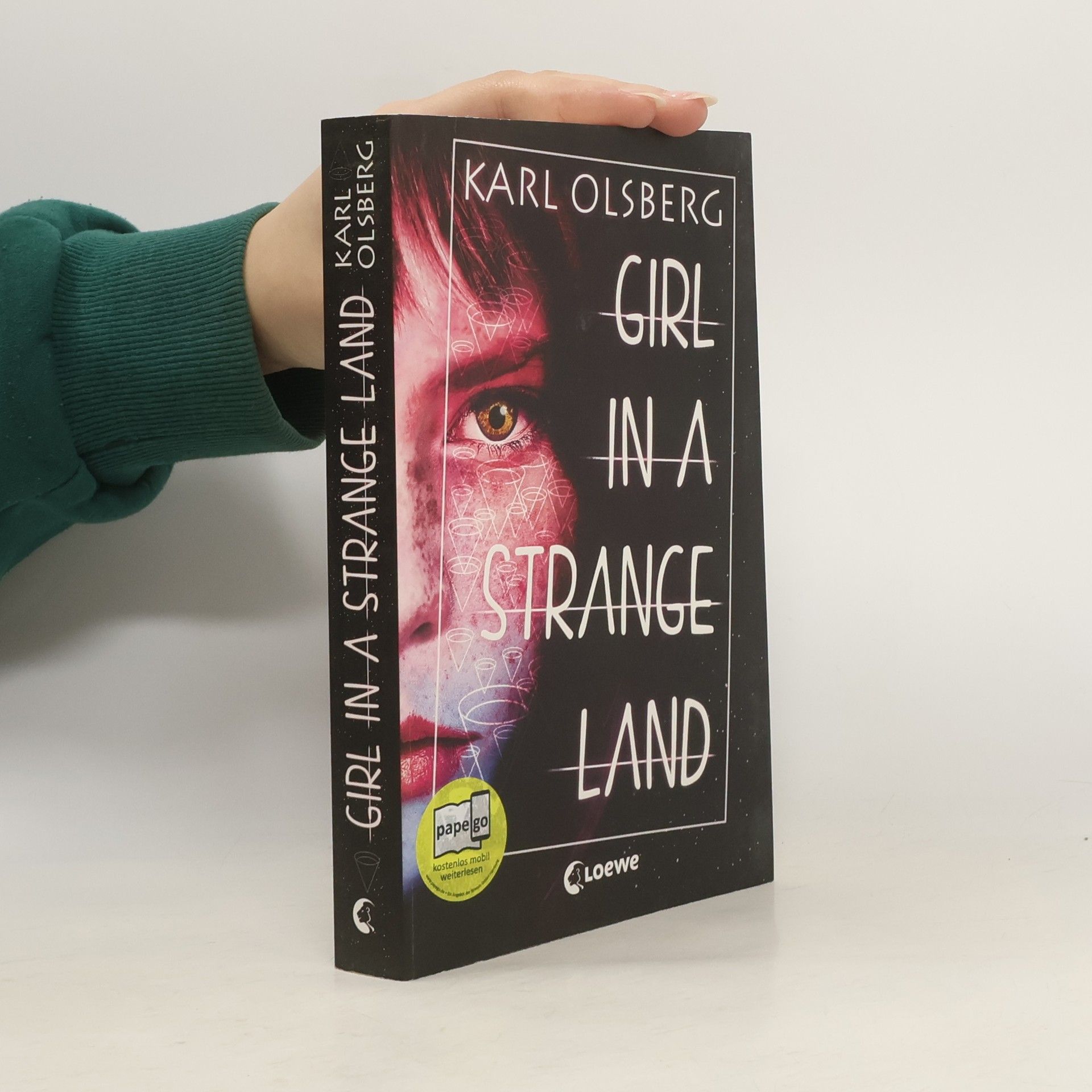 Karl Olsberg Girl in a strange land