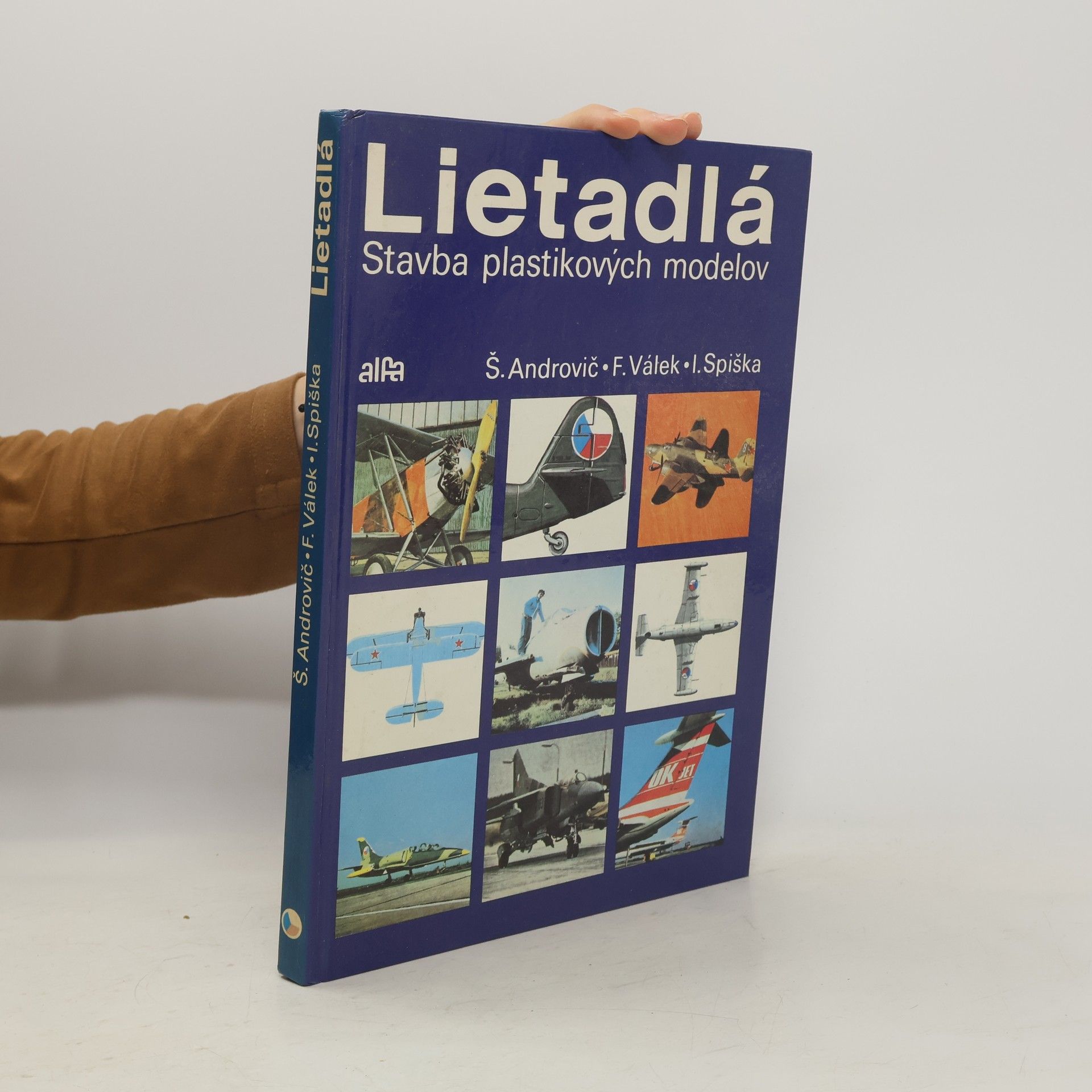 Š. Androvič Lietadlá. Stavba plastikových modelov