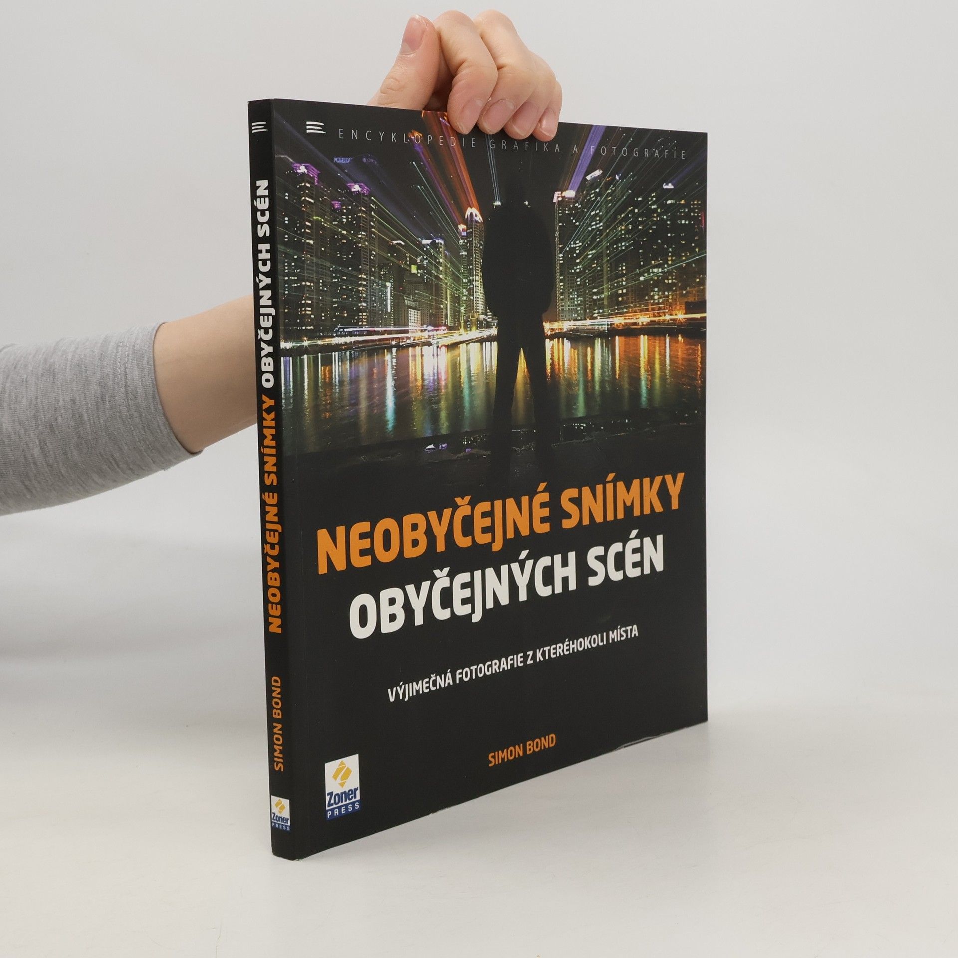 Simon Bond Neobyčejné snímky obyčejných scén