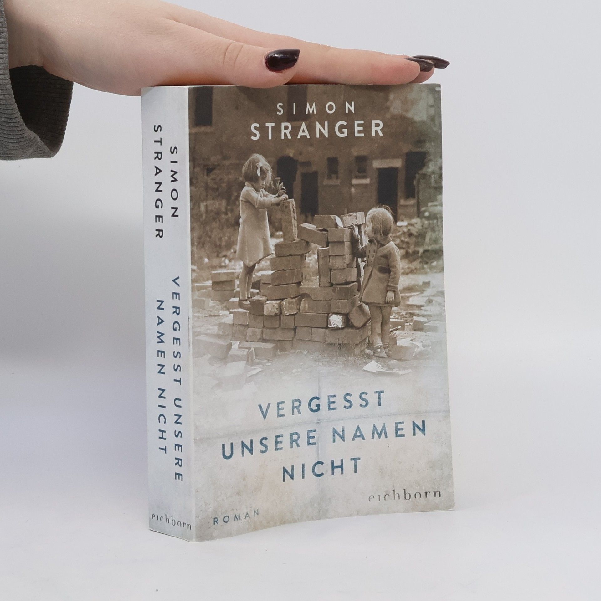 Simon Stranger Vergesst unsere Namen nicht