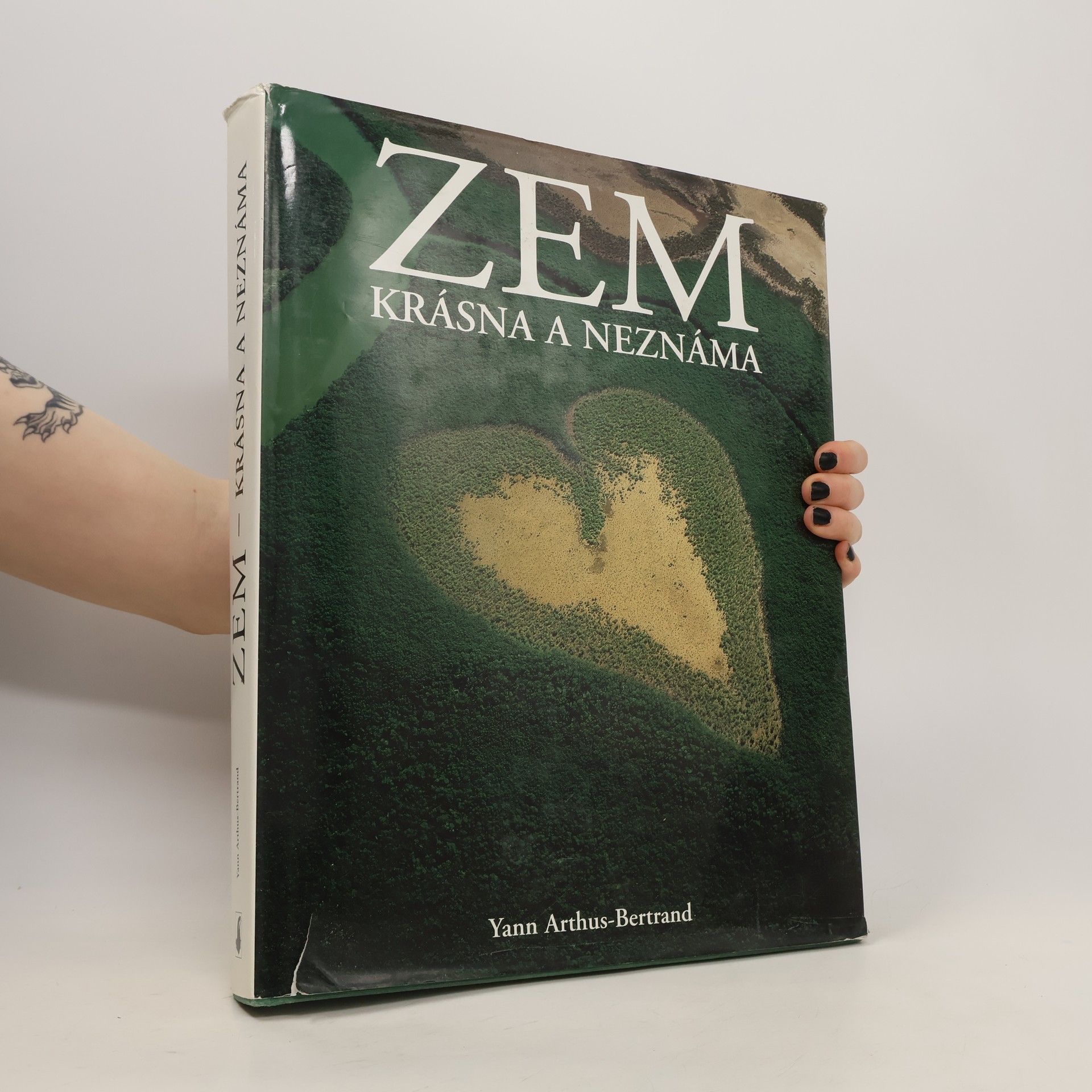 Yann Arthus Bertrand Zem - Krásna neznáma