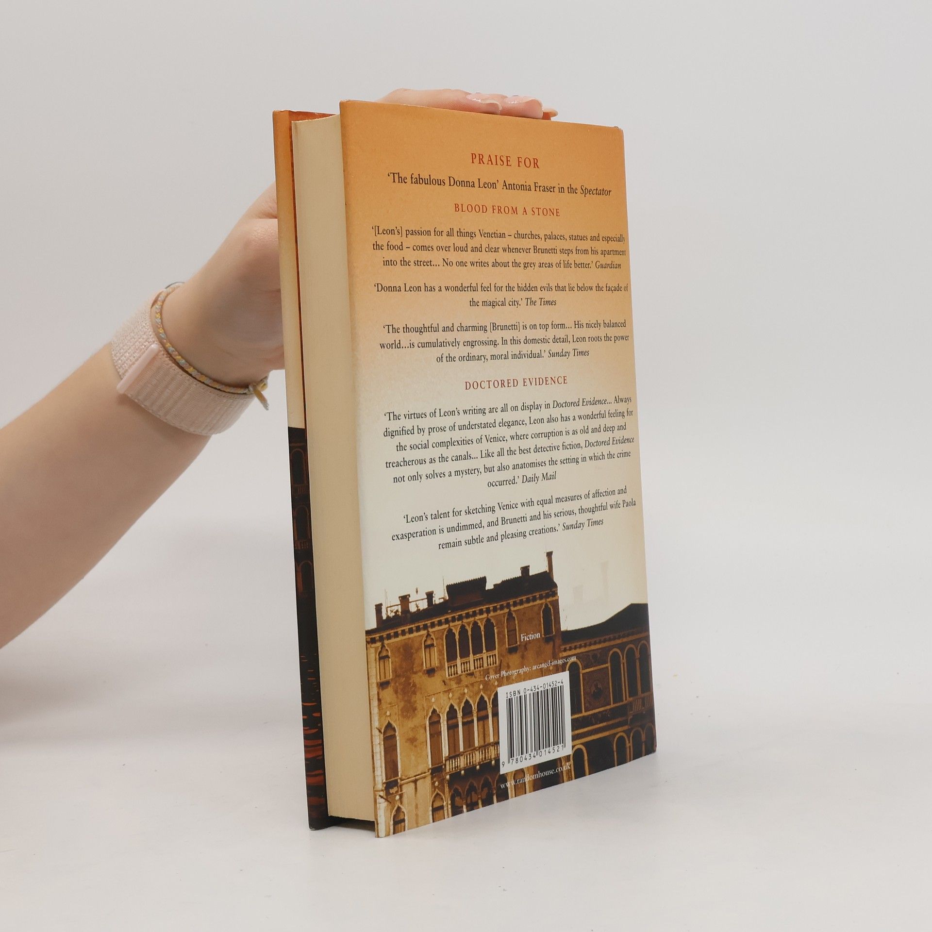 Donna Leon Through a Glass, Darkly