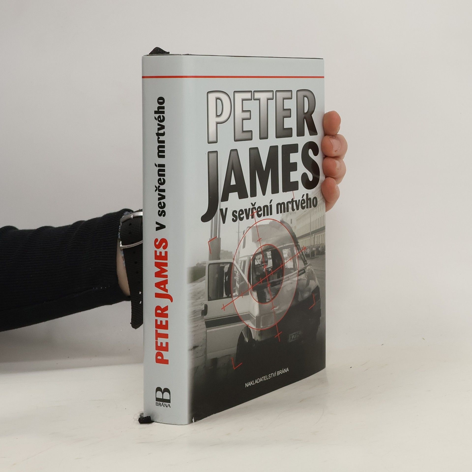 Peter James V sevření mrtvého