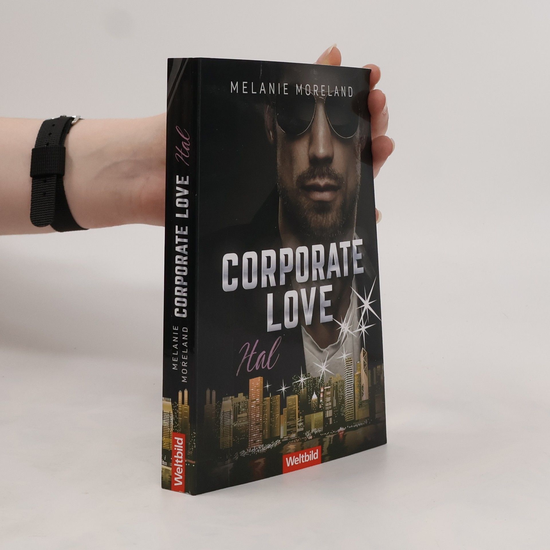 Melanie Moreland Corporate Love. Hal