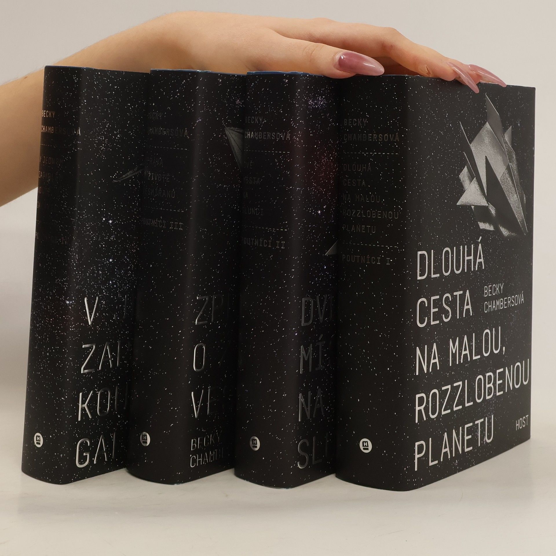 Becky Chambers Dlouhá cesta na malou, rozzlobenou planetu I-IV