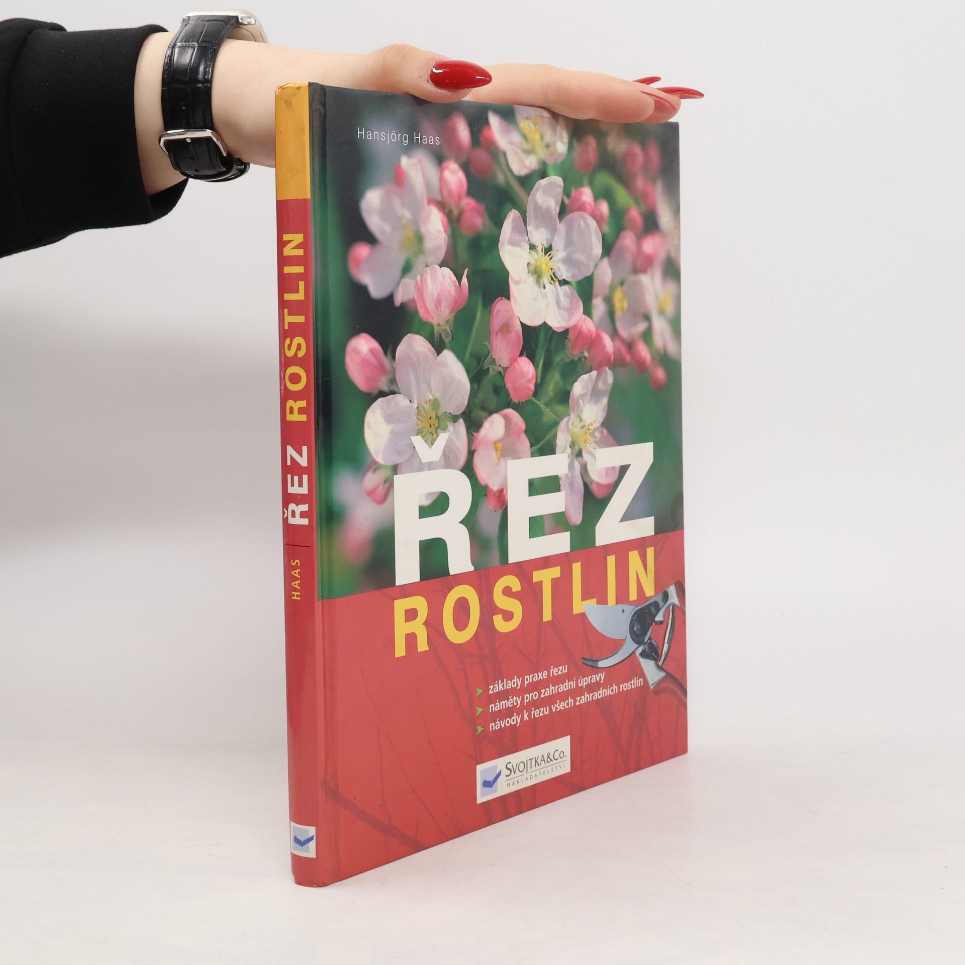 Hansjörg Haas Řez rostlin : návody k řezu všech zahradních rostlin, základy praxe řezu, náměty pro zahradní úpravy