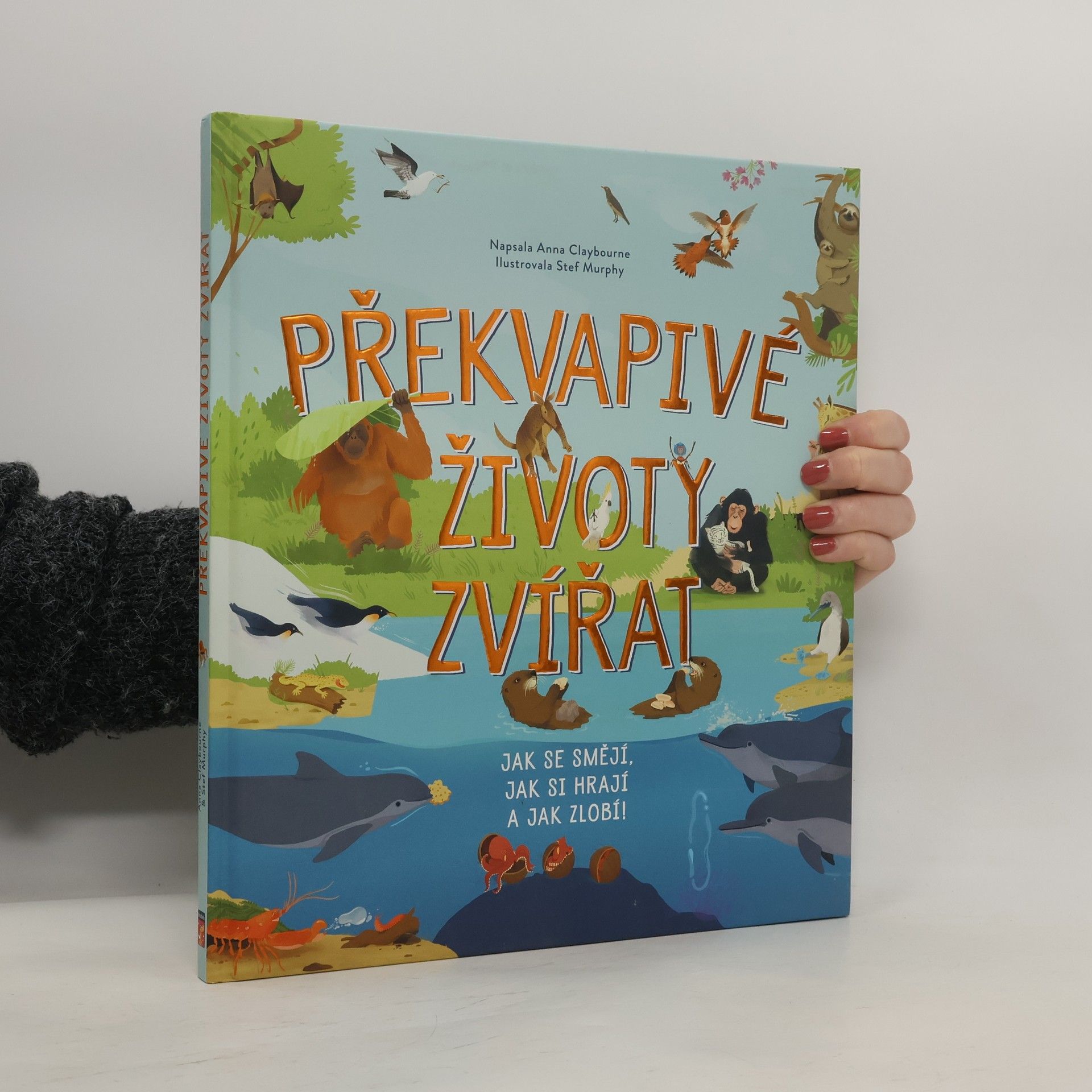 Anna Claybourne Překvapivé životy zvířat : jak se smějí, jak si hrají a jak zlobí!
