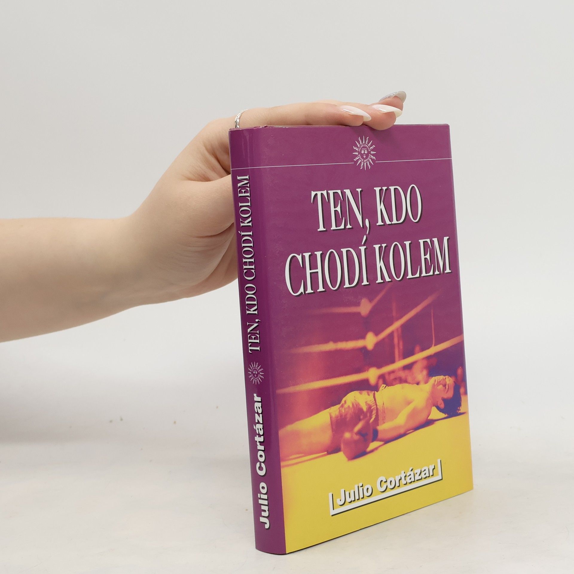 Julio Cortázar Ten, kdo chodí kolem