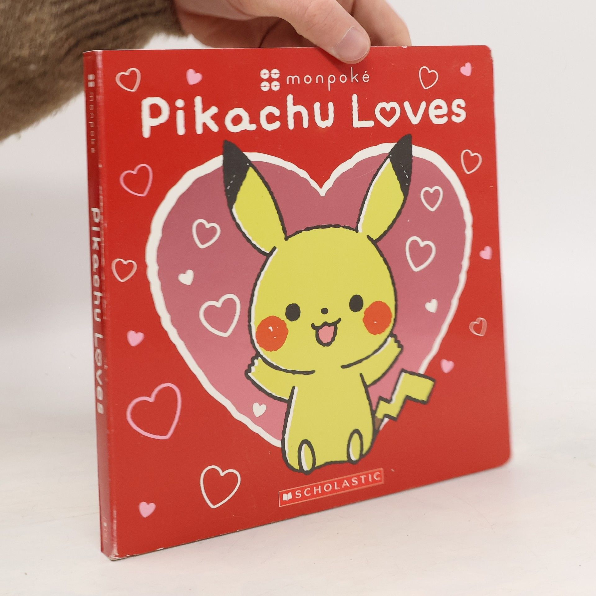 Scholastic Pikachu Loves (Pok mon: Monpok Board Book)