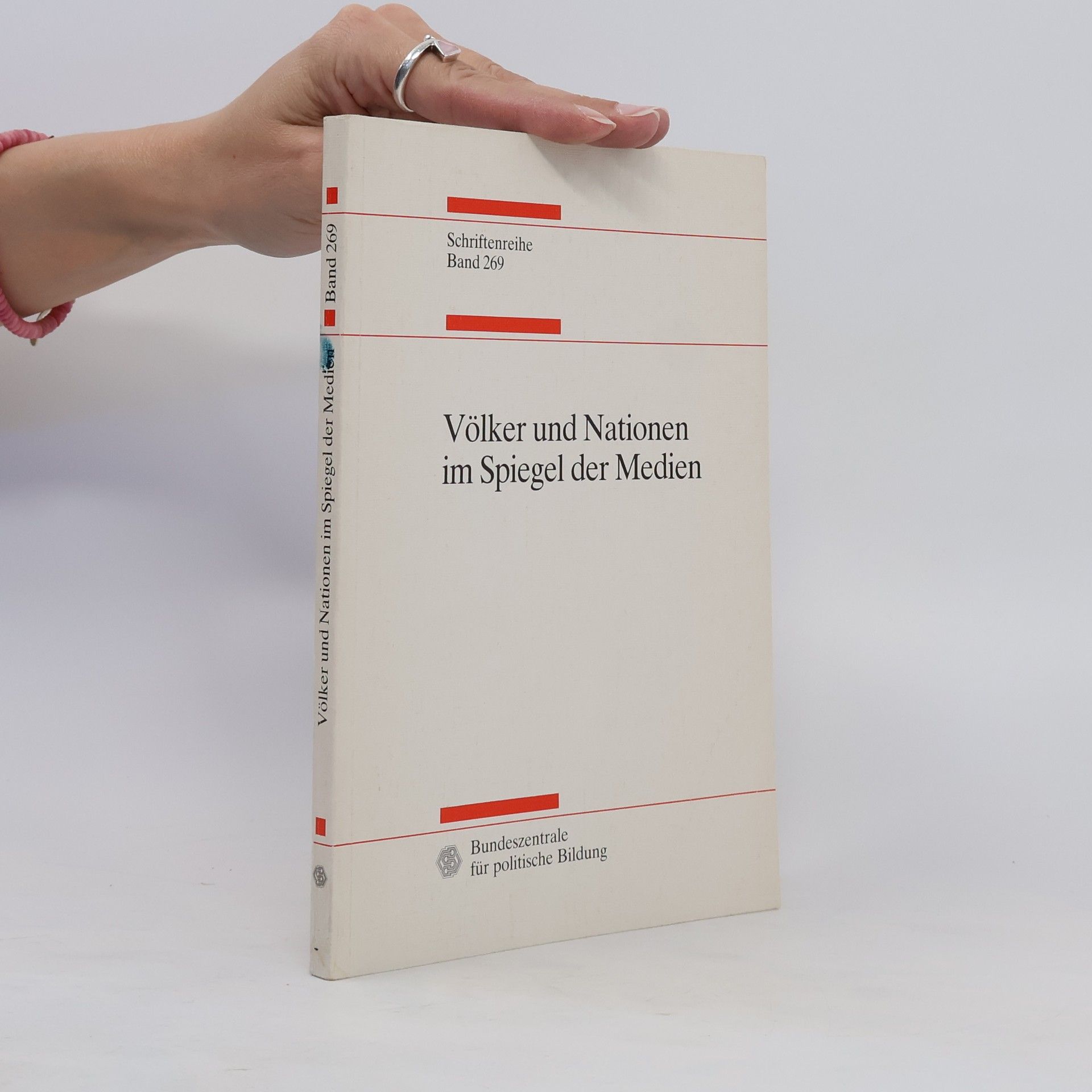 kolektiv Völker und Nationen im Spiegel der Medien