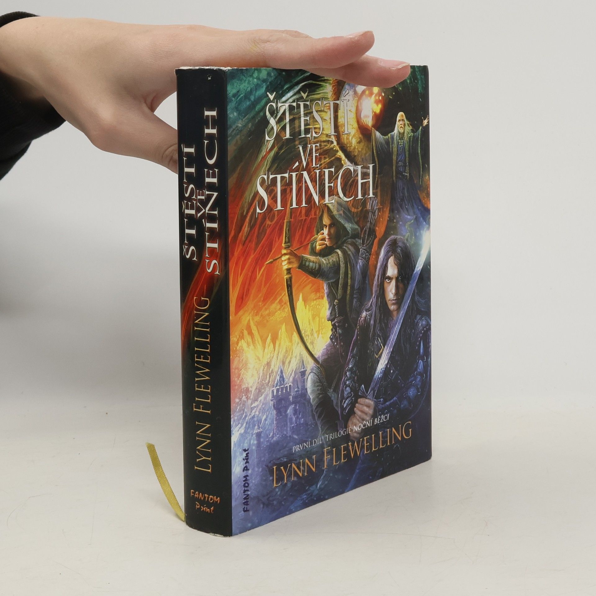 Lynn Flewelling Štěstí ve stínech : Noční běžci. 1. díl