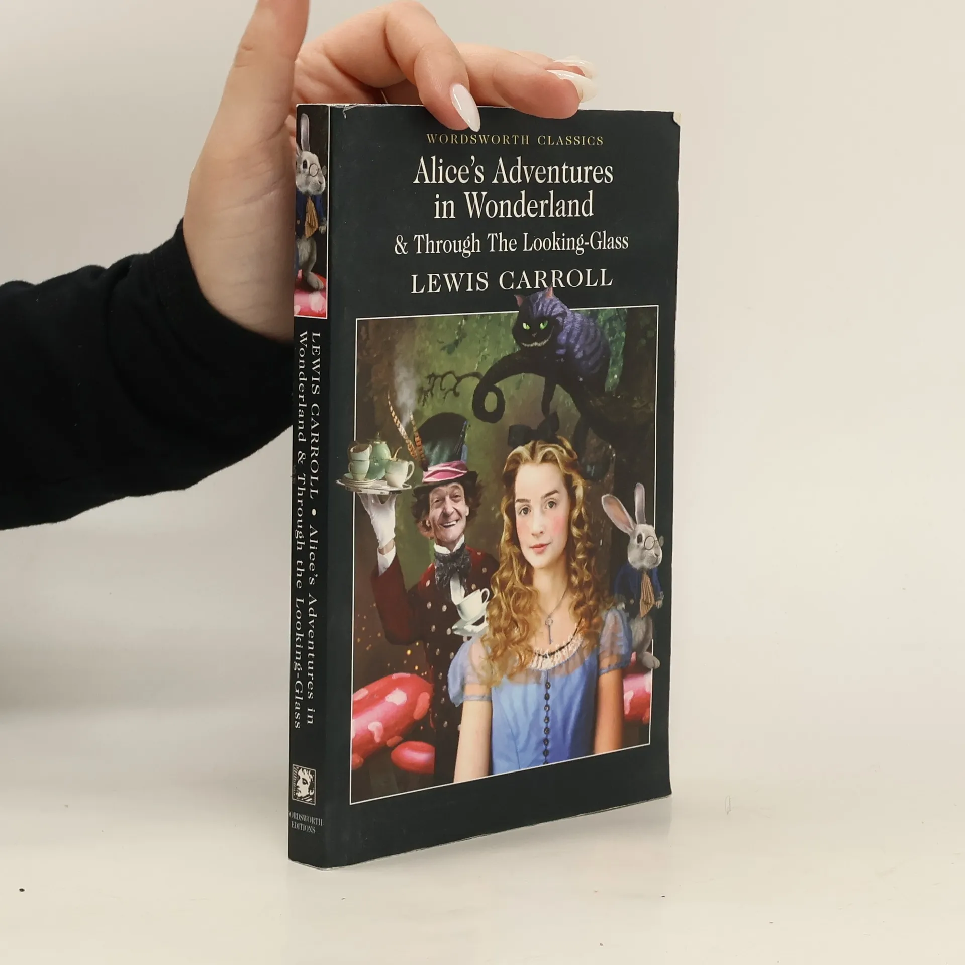 Alice's Adventures in Wonderland & Through the Looking-Glass | Book | Lewis Carroll | EN