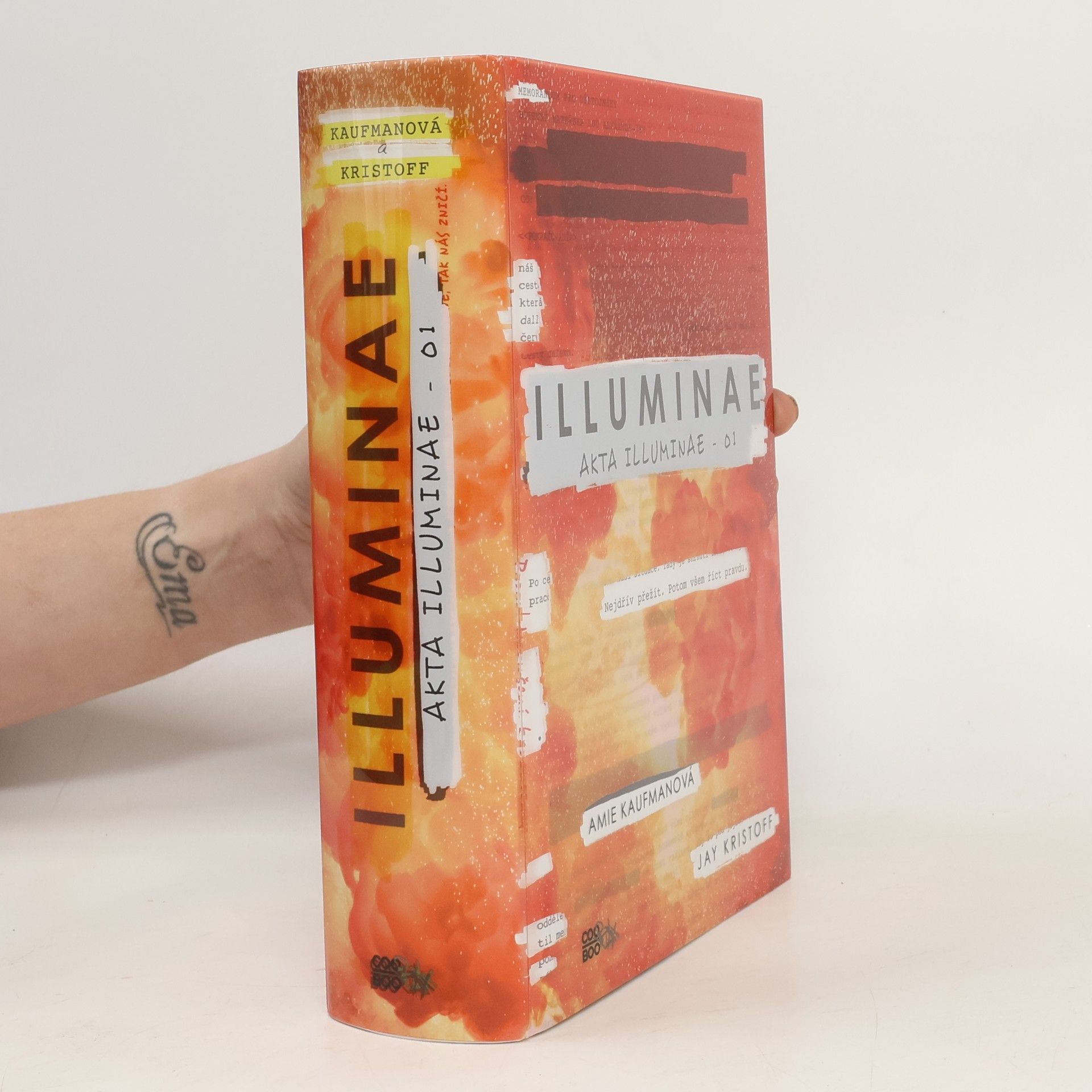 Amie Kaufman Akta illuminae. 01, Illuminae