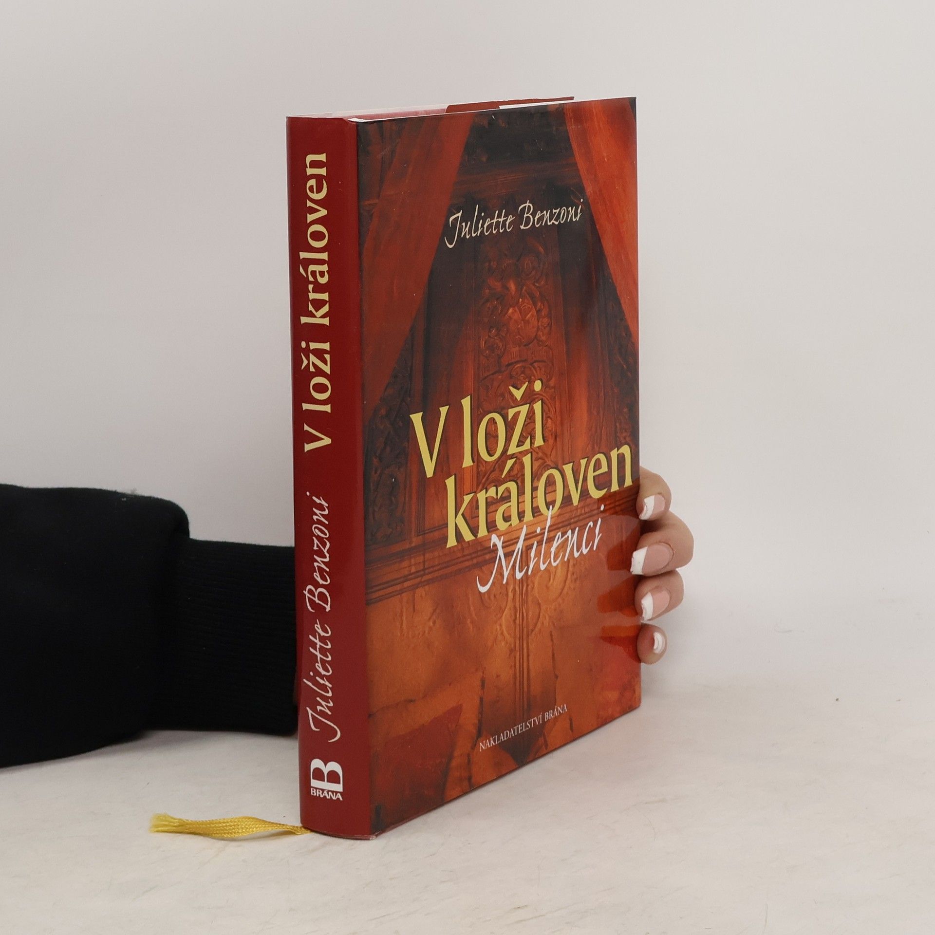 Juliette Benzoni V loži královen: Milenci