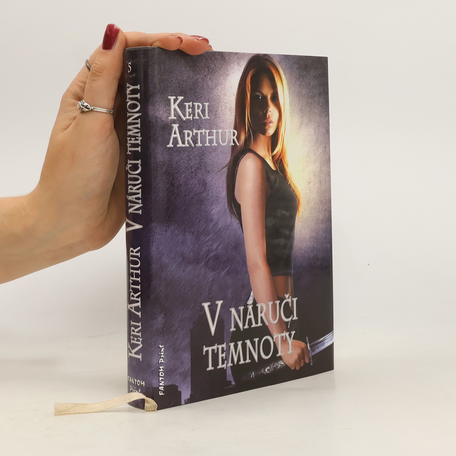 Keri Arthur V náruči temnoty