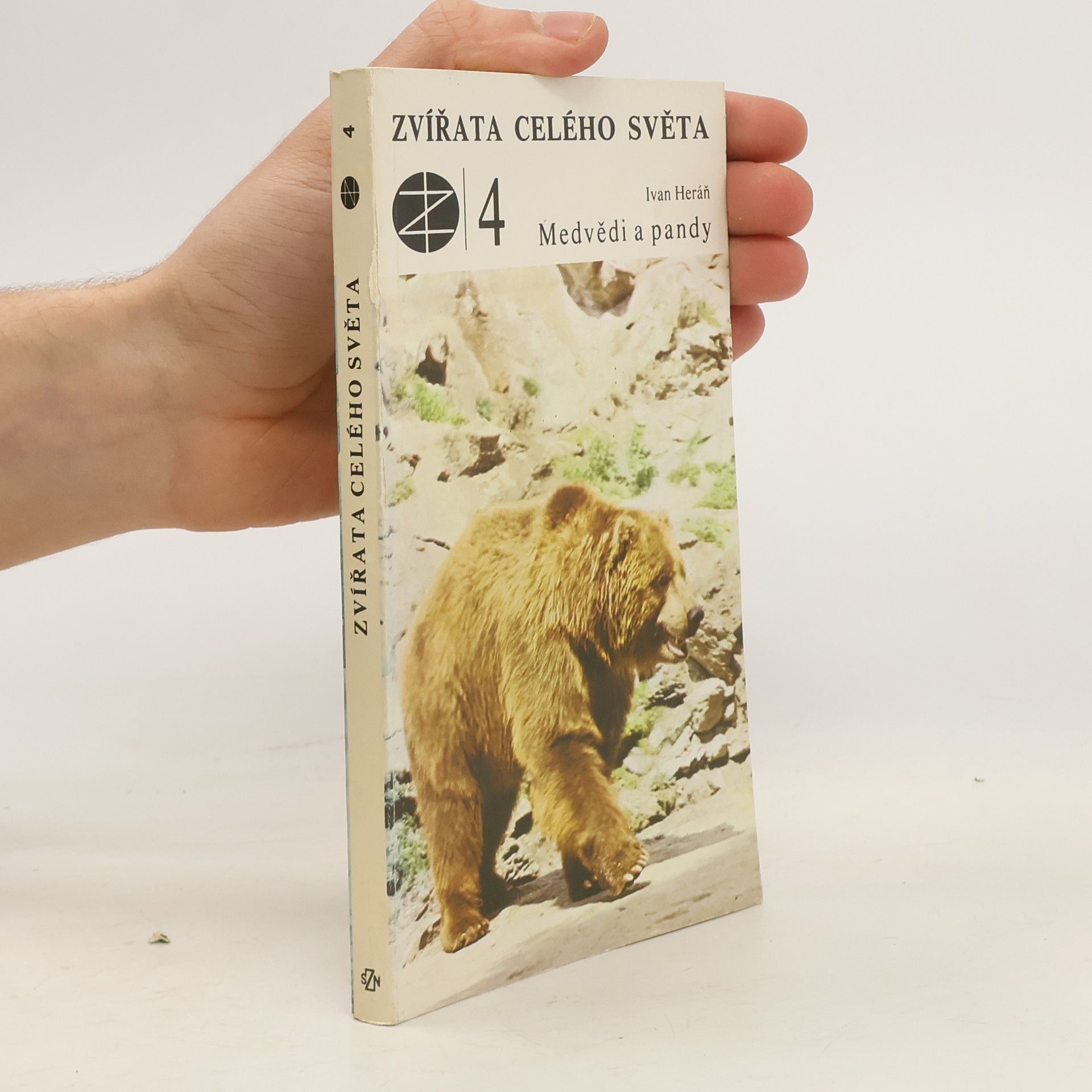 Ivan Heráň Zvířata celého světa 4. Medvědi a pandy