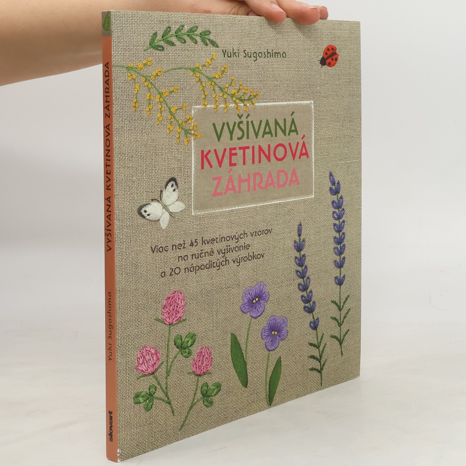 Yuki Sugashima Vyšívaná kvetinová záhrada