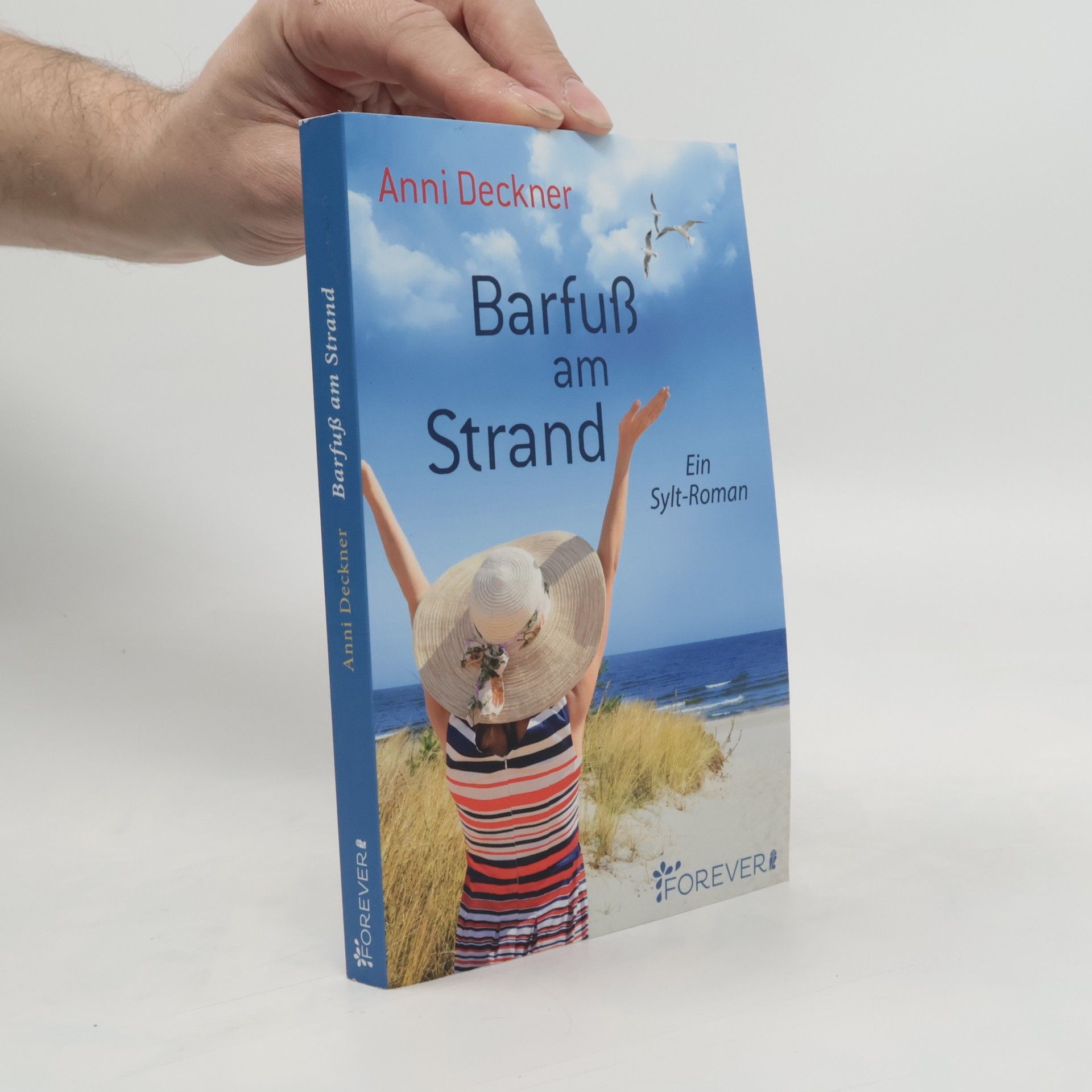 Anni Deckner Barfuß am Strand