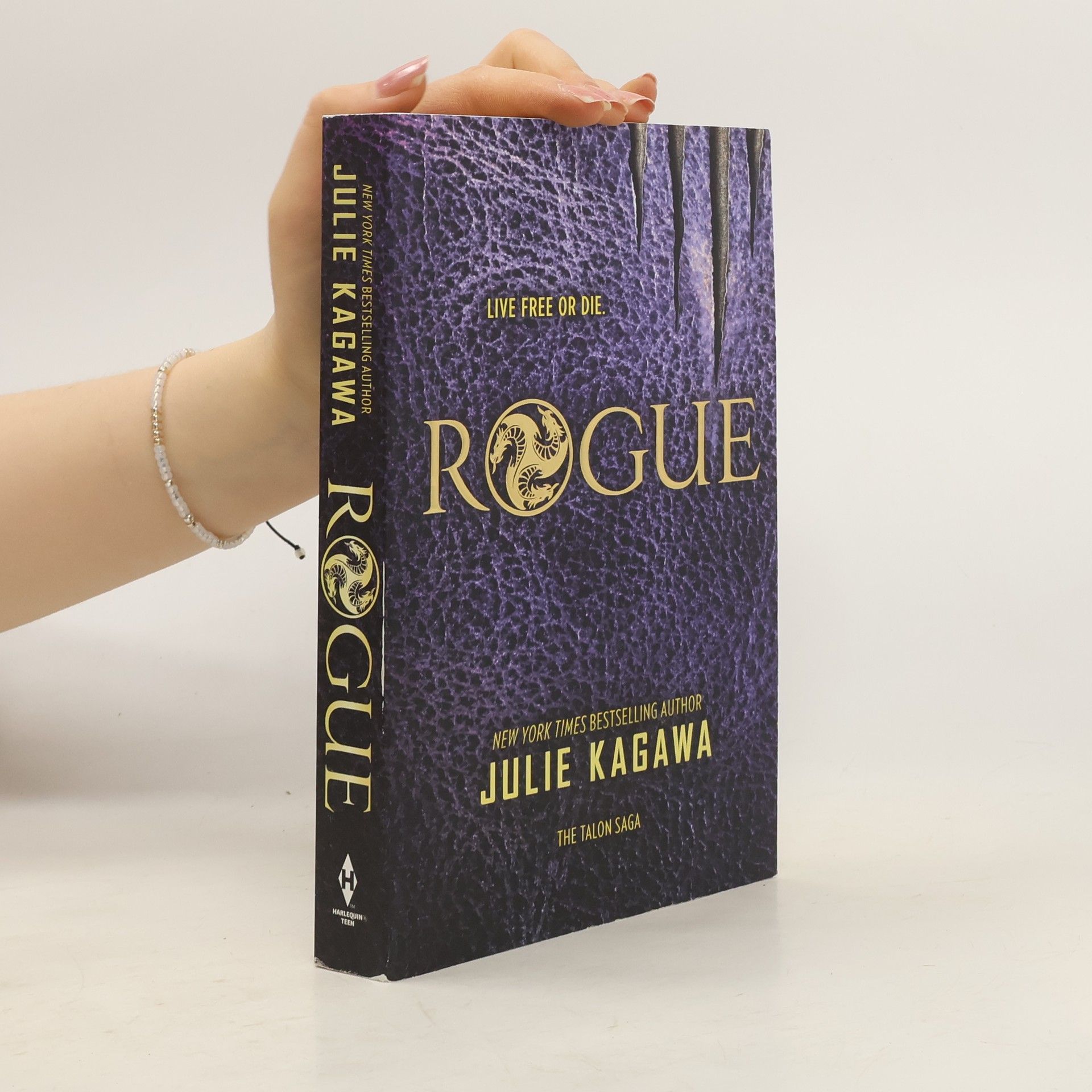 Julie Kagawa Rogue