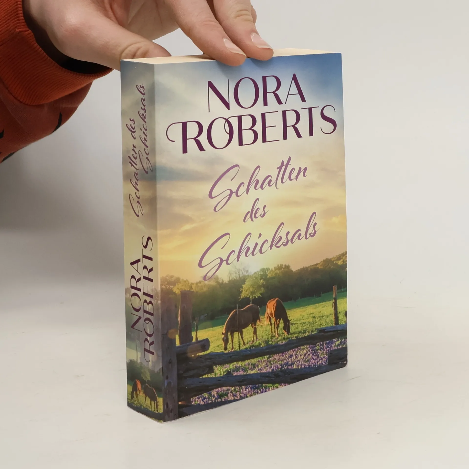 Schatten des Schicksals | Book | Nora Roberts | DE