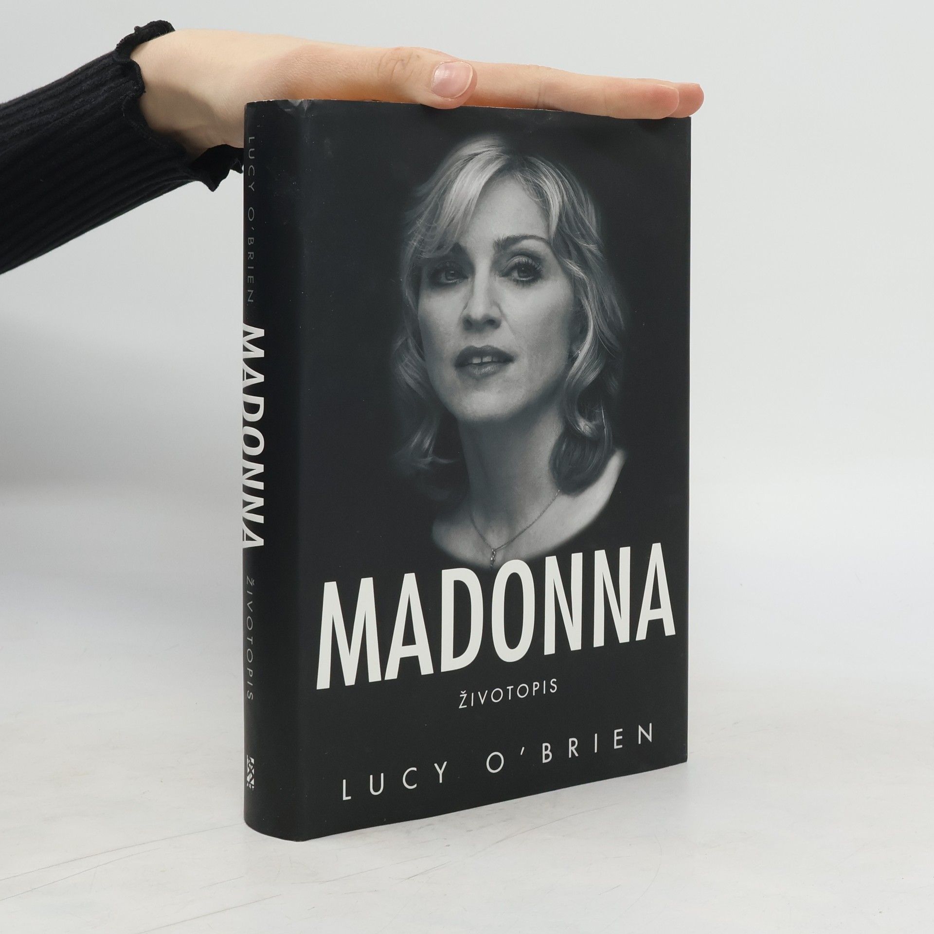 Lucy OBrien Madonna. Životopis