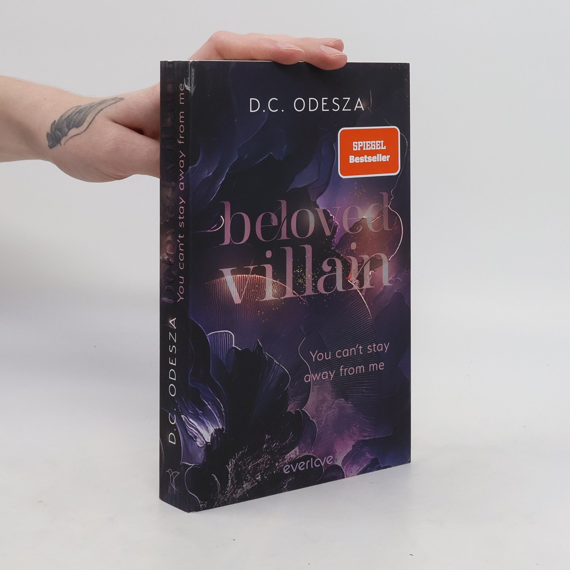 D. C. Odesza You can't stay away from me / Beloved Villain Bd.2