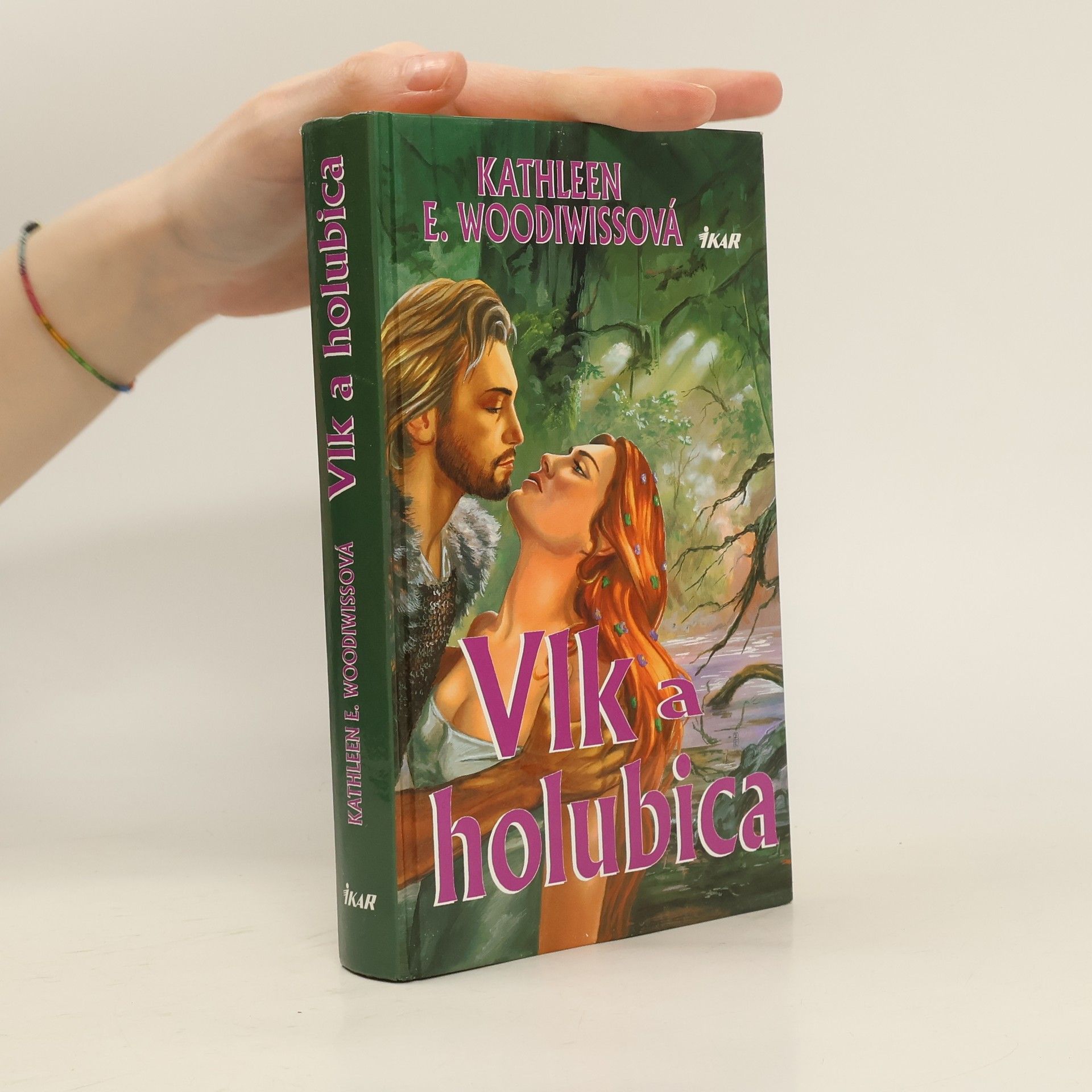 Kathleen E. Woodiwiss Vlk a holubica