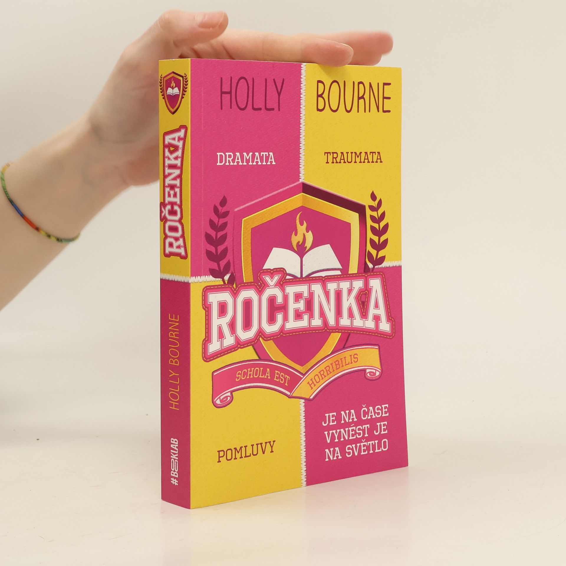 Holly Bourneová Ročenka