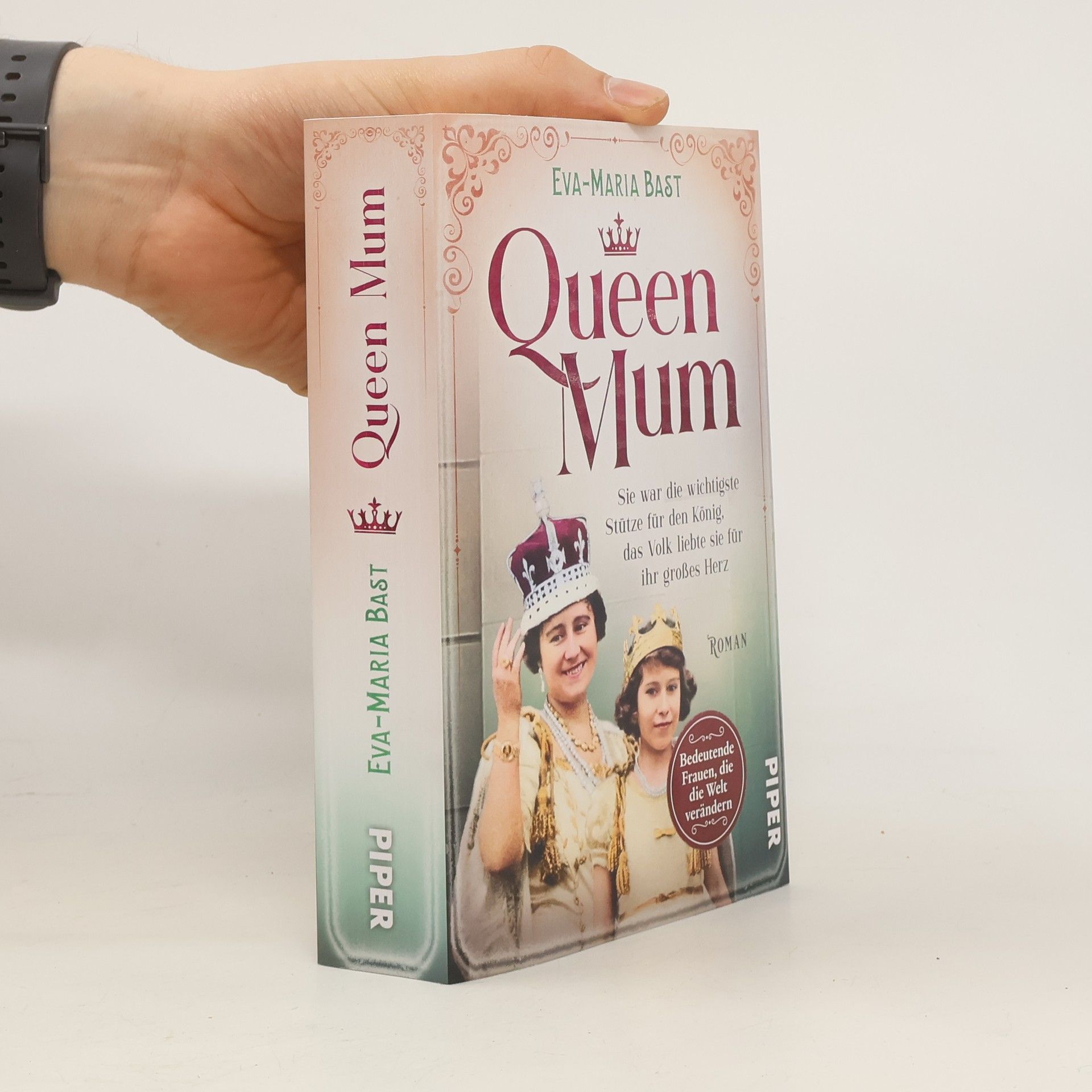 Eva-Maria Bast Queen Mum