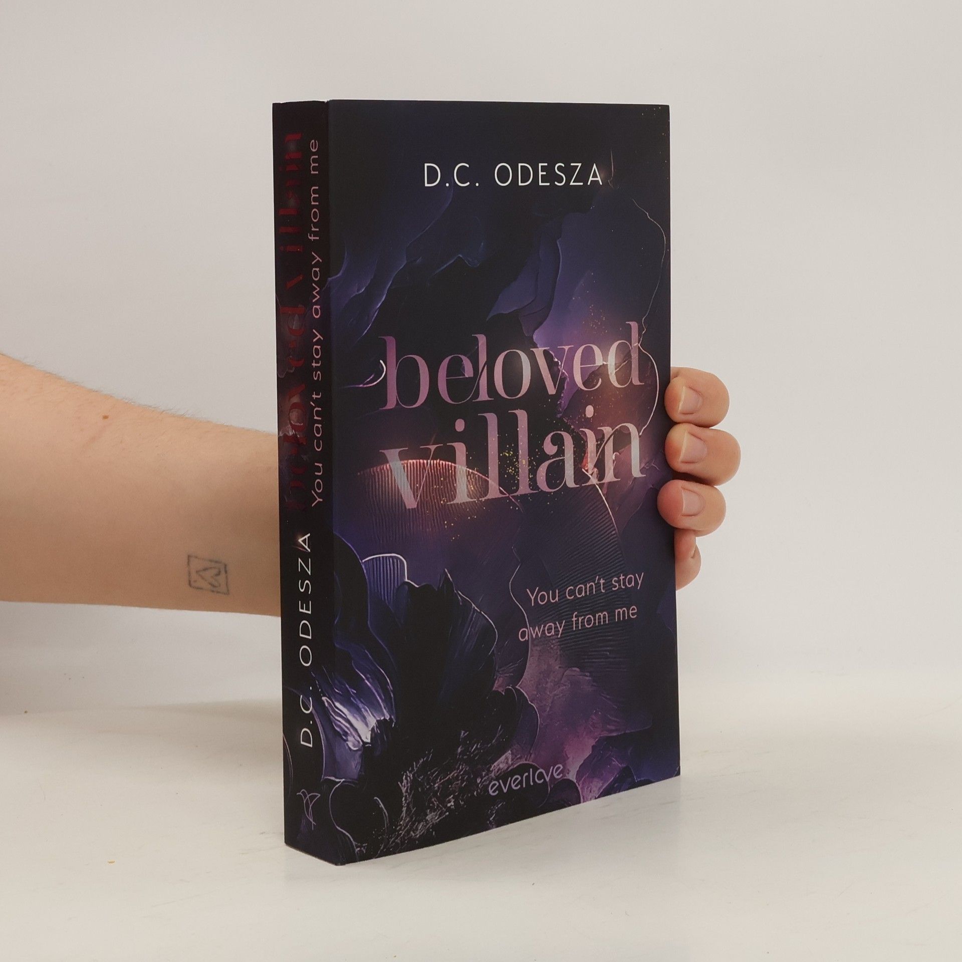 D. C. Odesza You can't stay away from me / Beloved Villain Bd.2