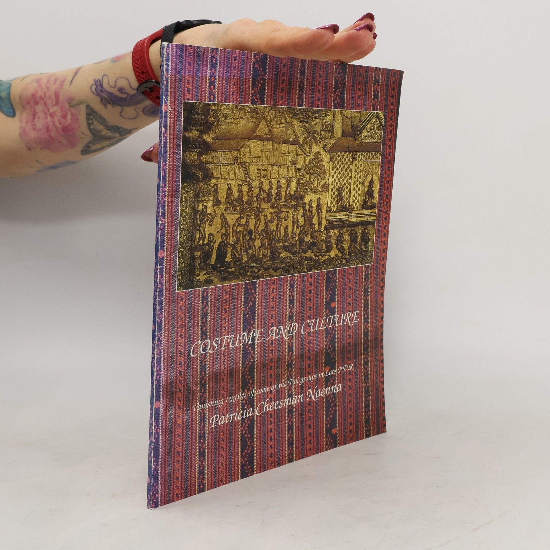 Patricia Cheeseman Naenna Costume and Culture