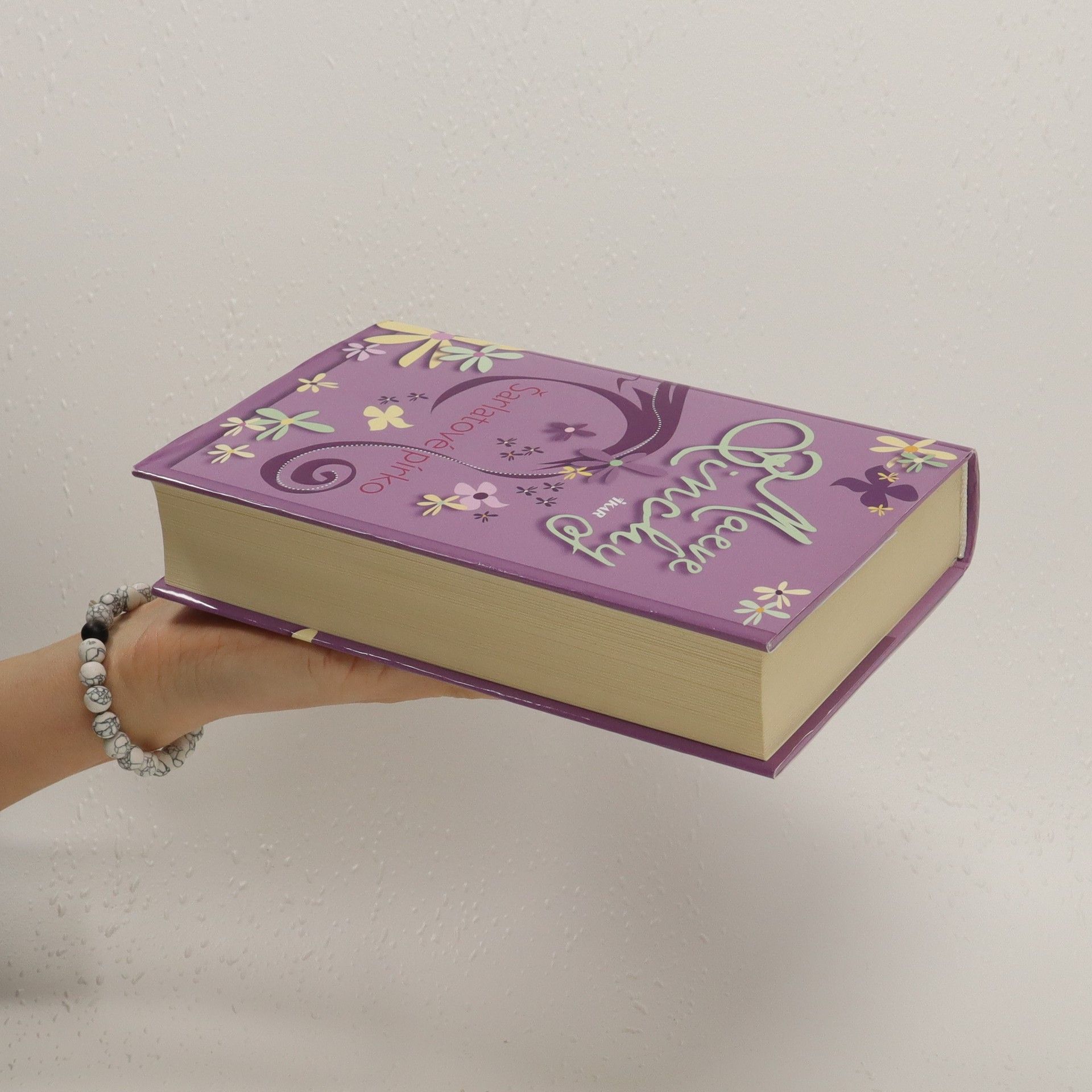 Maeve Binchy Šarlatové pírko