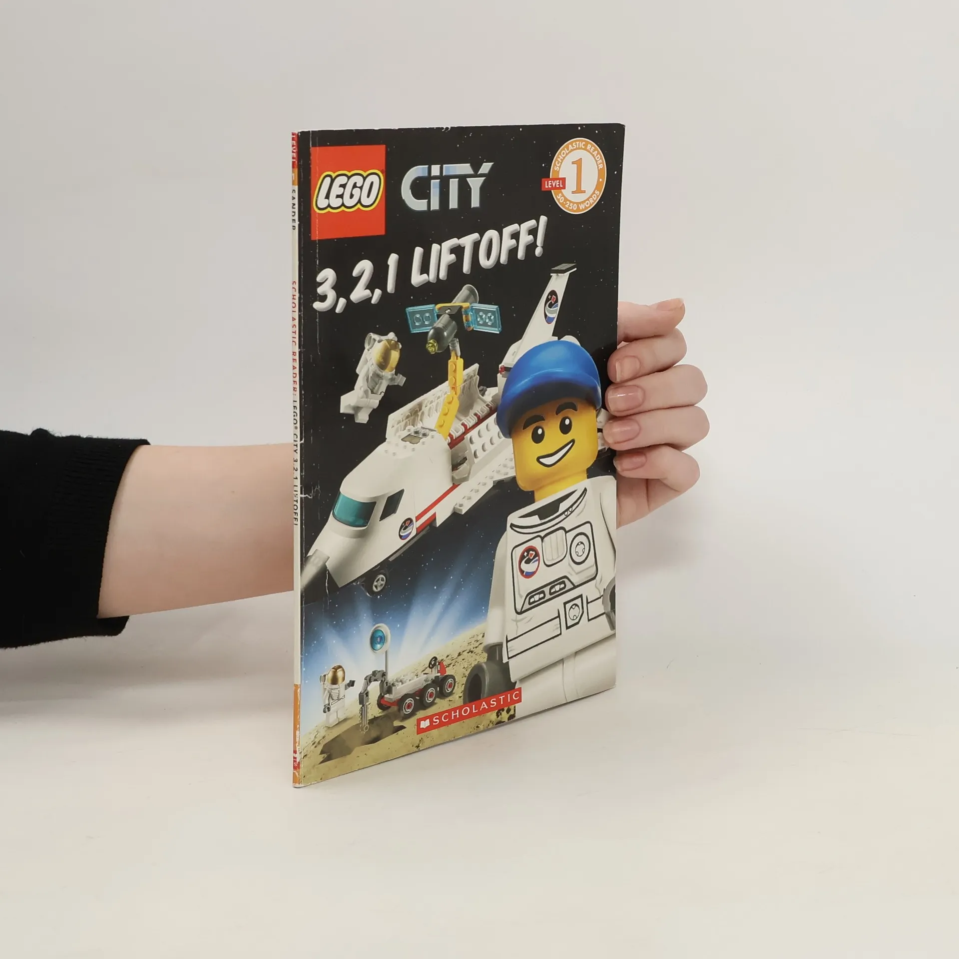LEGO City: 3, 2, 1, Liftoff! (Level 1) | Book | Scholastic | EN