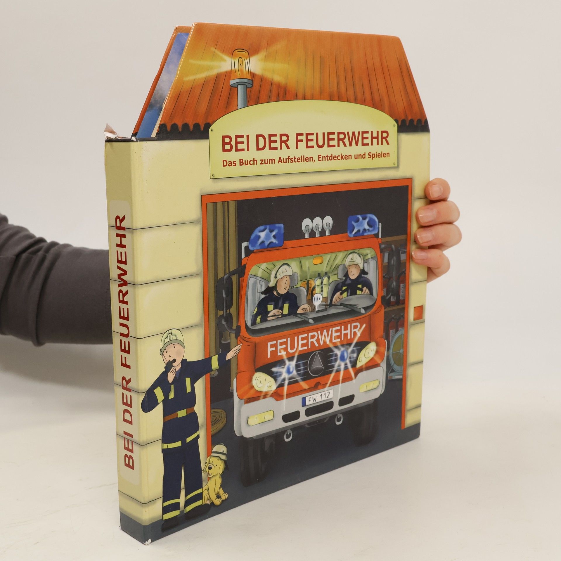 kolektiv Bei der Feuerwehr. Das Buch zum Aufstellen, Entdecken und Spielen