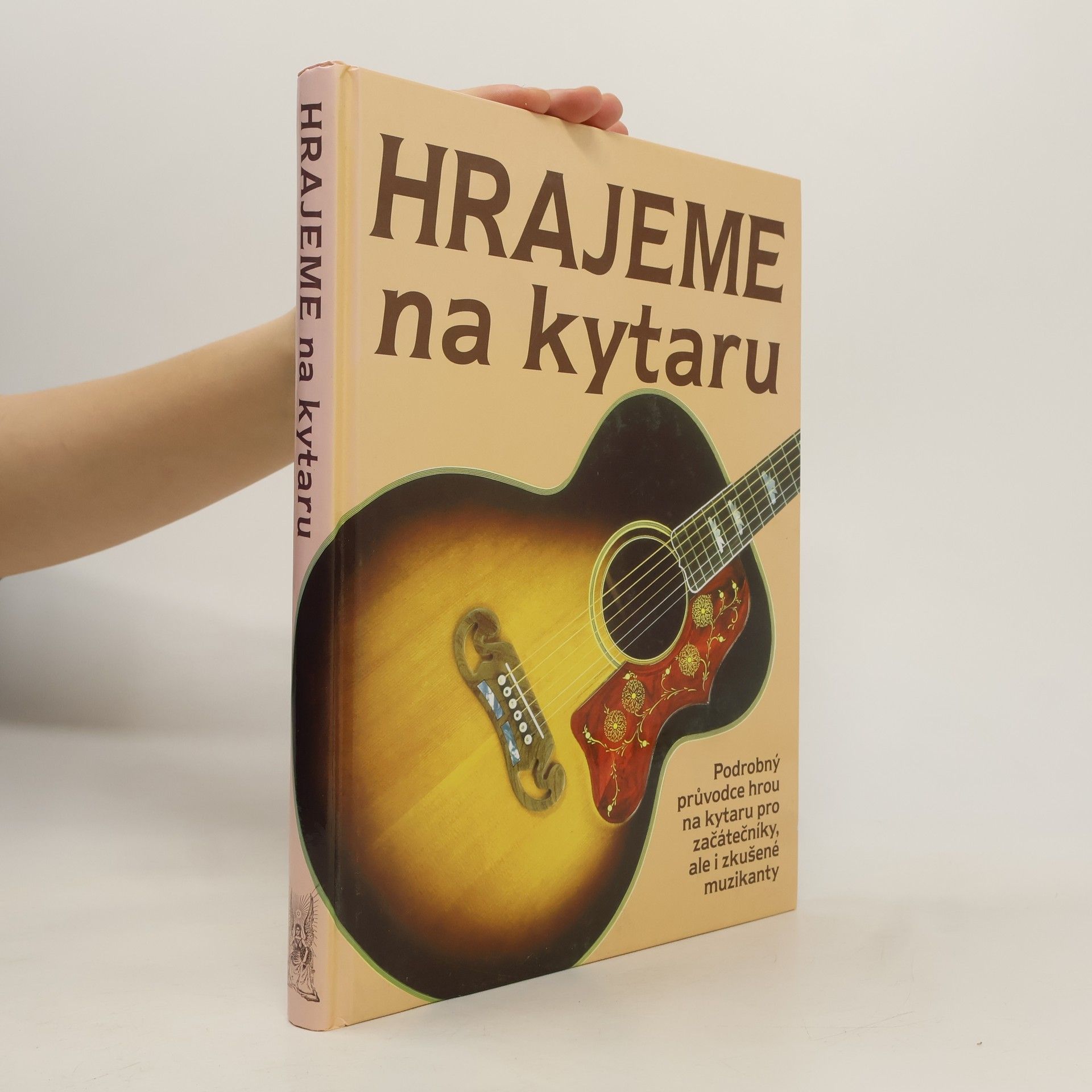 Pavel Dan Hrajeme na kytaru