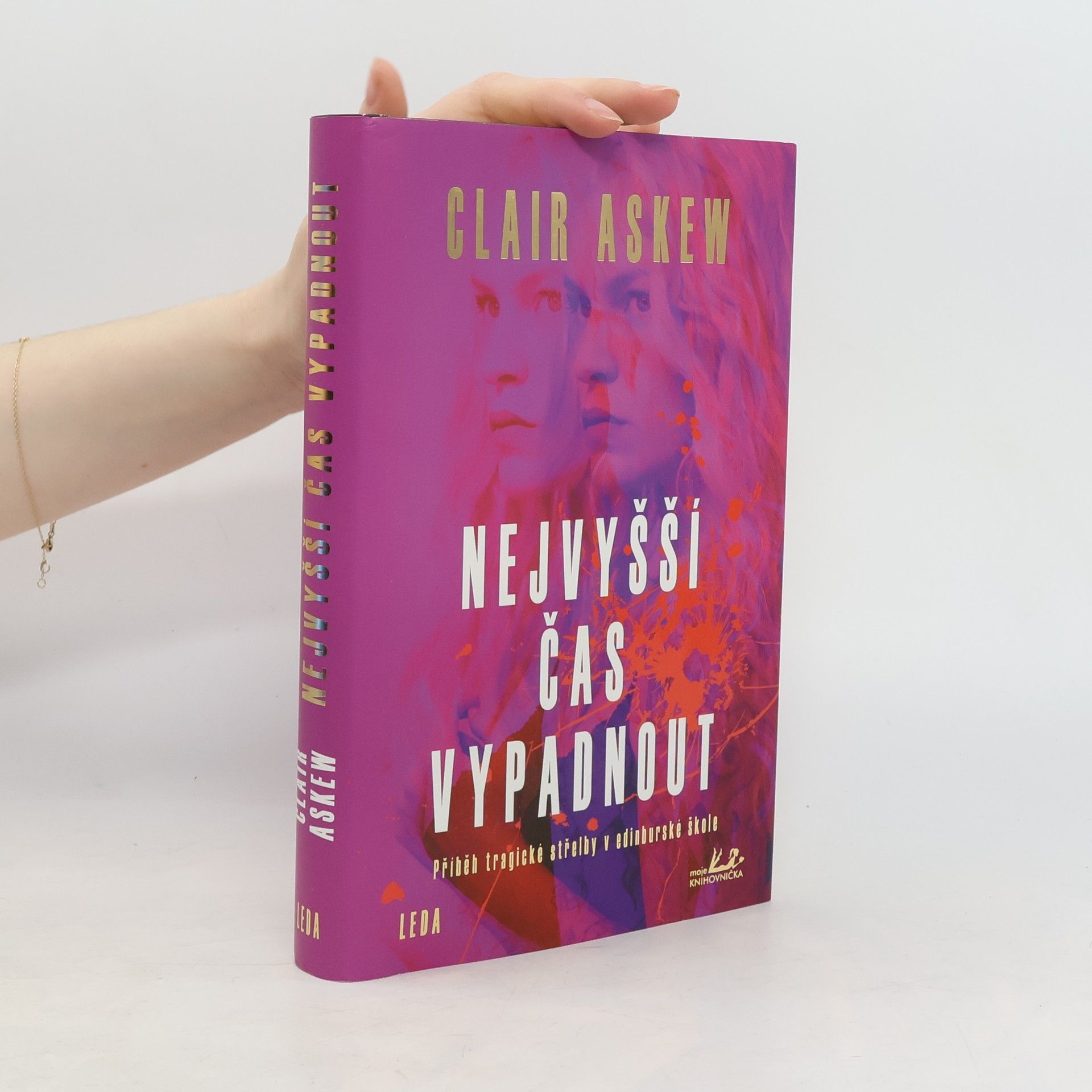 Claire Askew Nejvyšší čas vypadnout