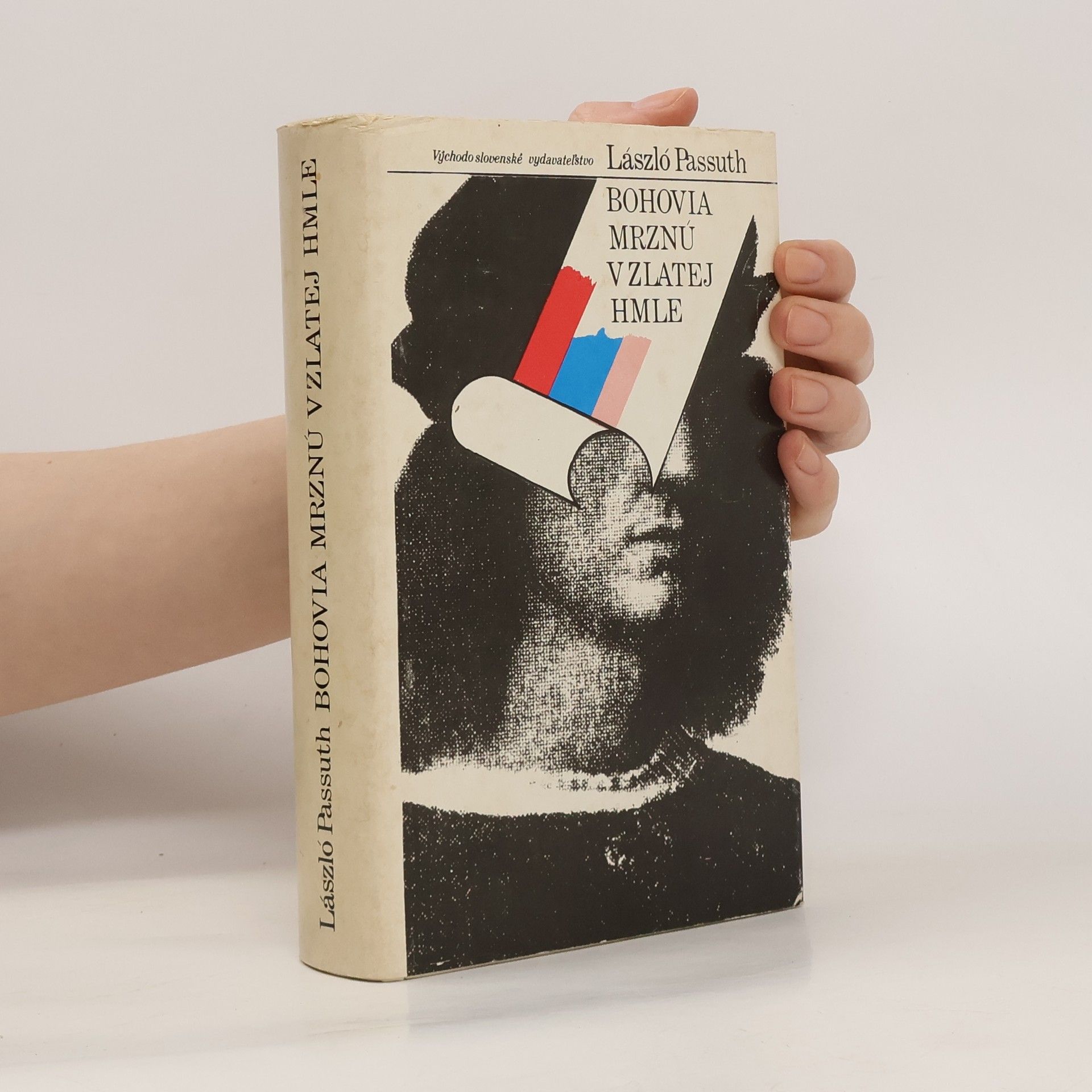 László Passuth Bohovia mrznú v zlatej hmle