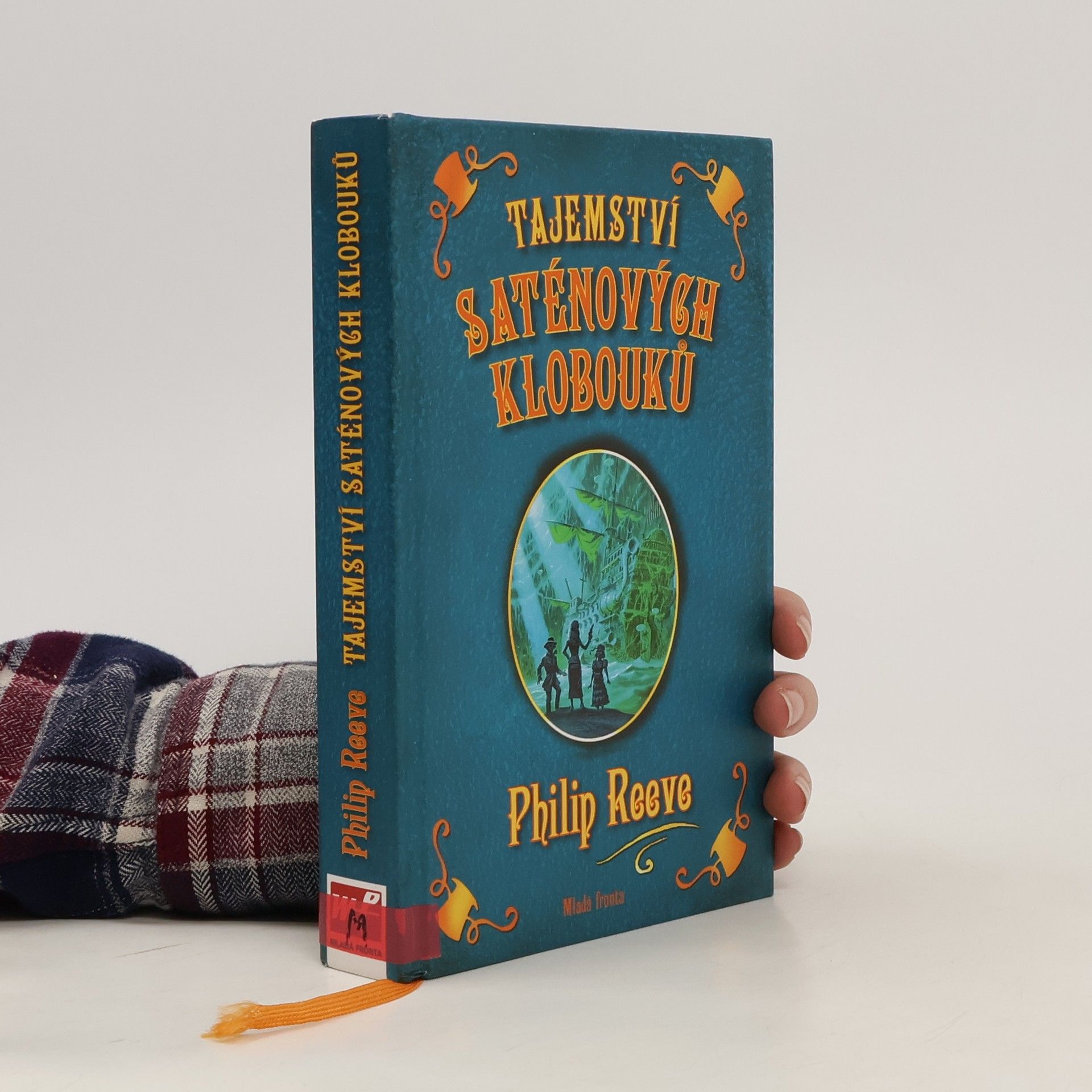 Philip Reeve Tajemství saténových klobouků