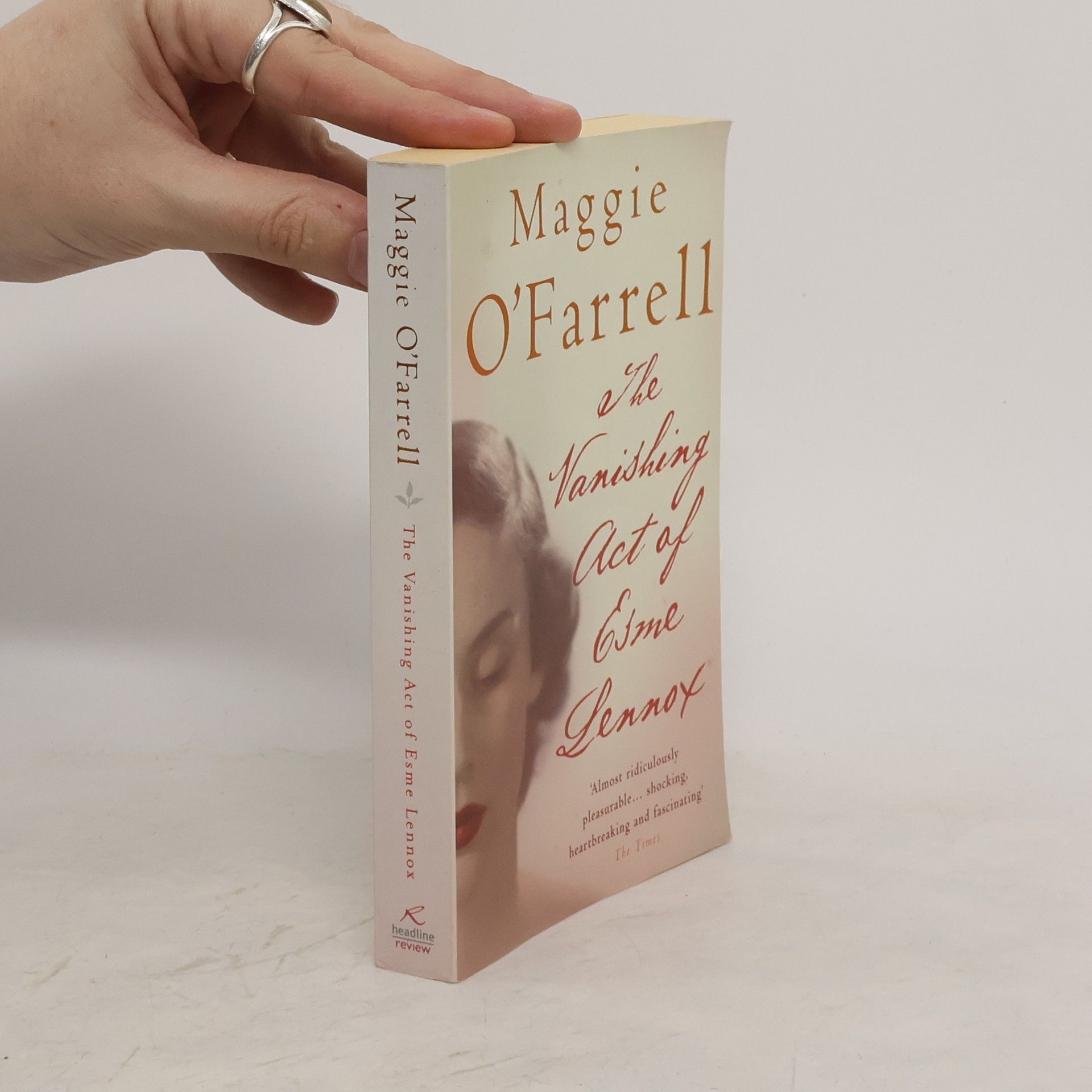 Maggie O. Farrell The Vanishing Act of Esme Lennox