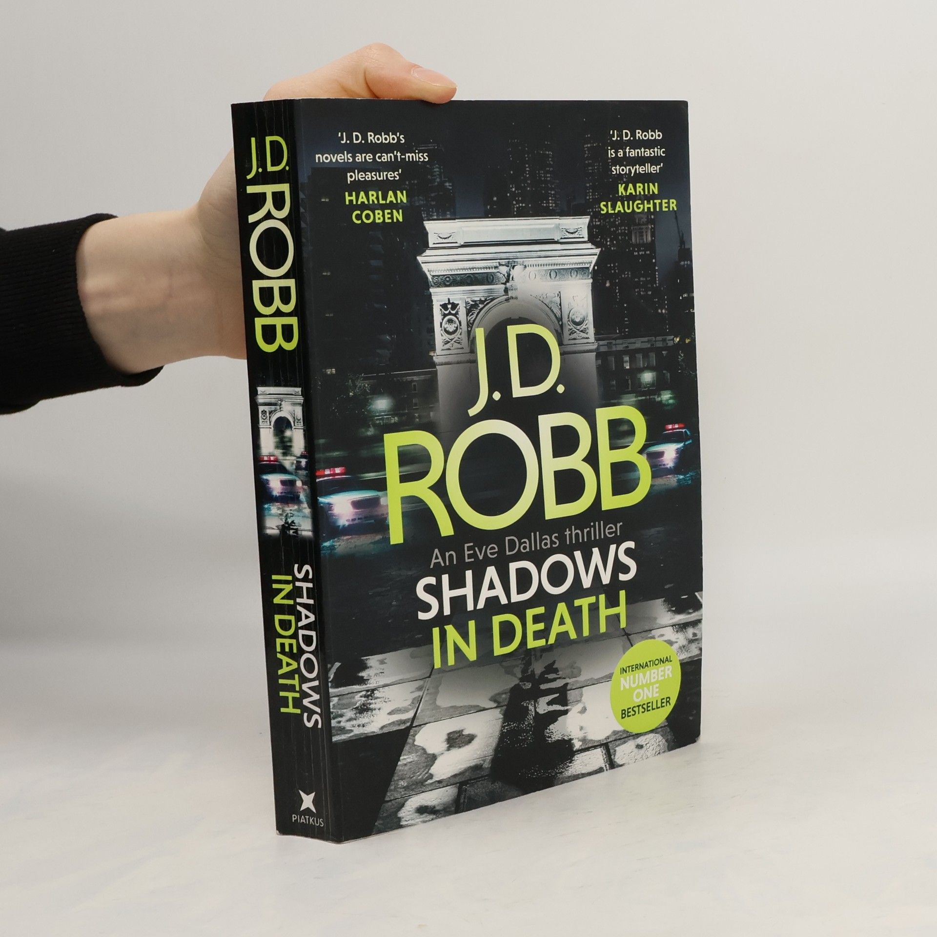 Nora Roberts Shadows in Death