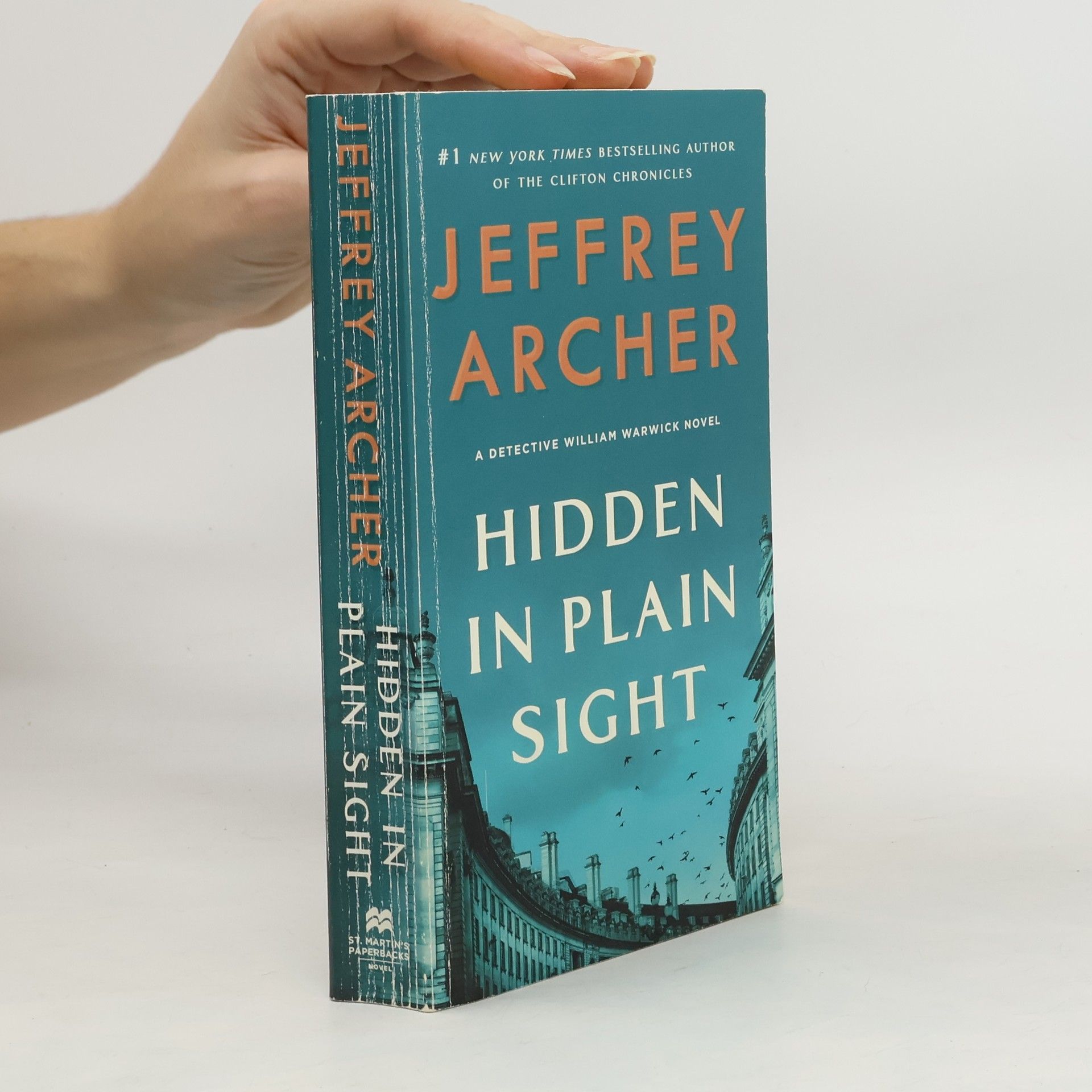 Jeffrey Archer Hidden in Plain Sight: A Detective William Warwick Novel