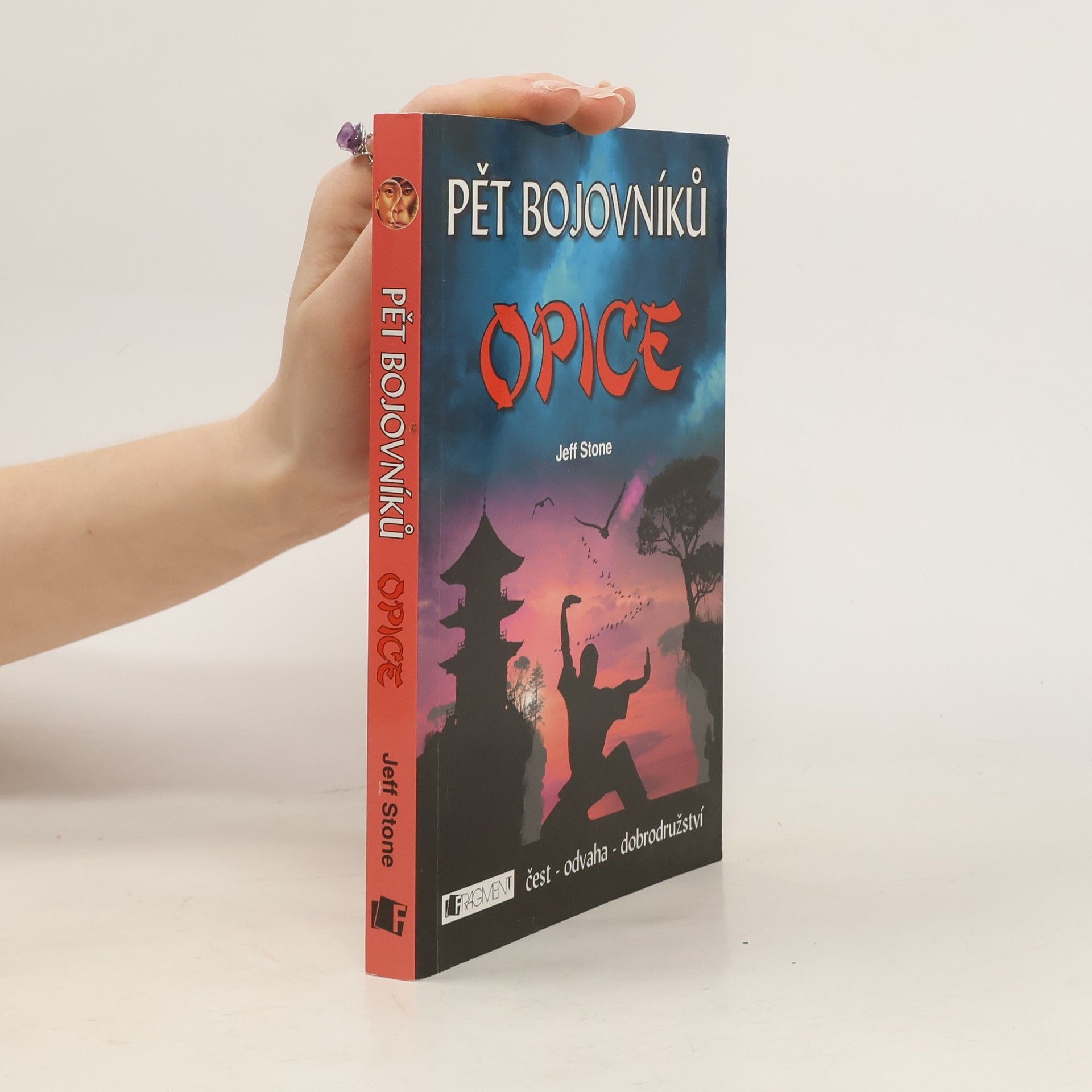 Jeff Stone Pět bojovníků. Opice