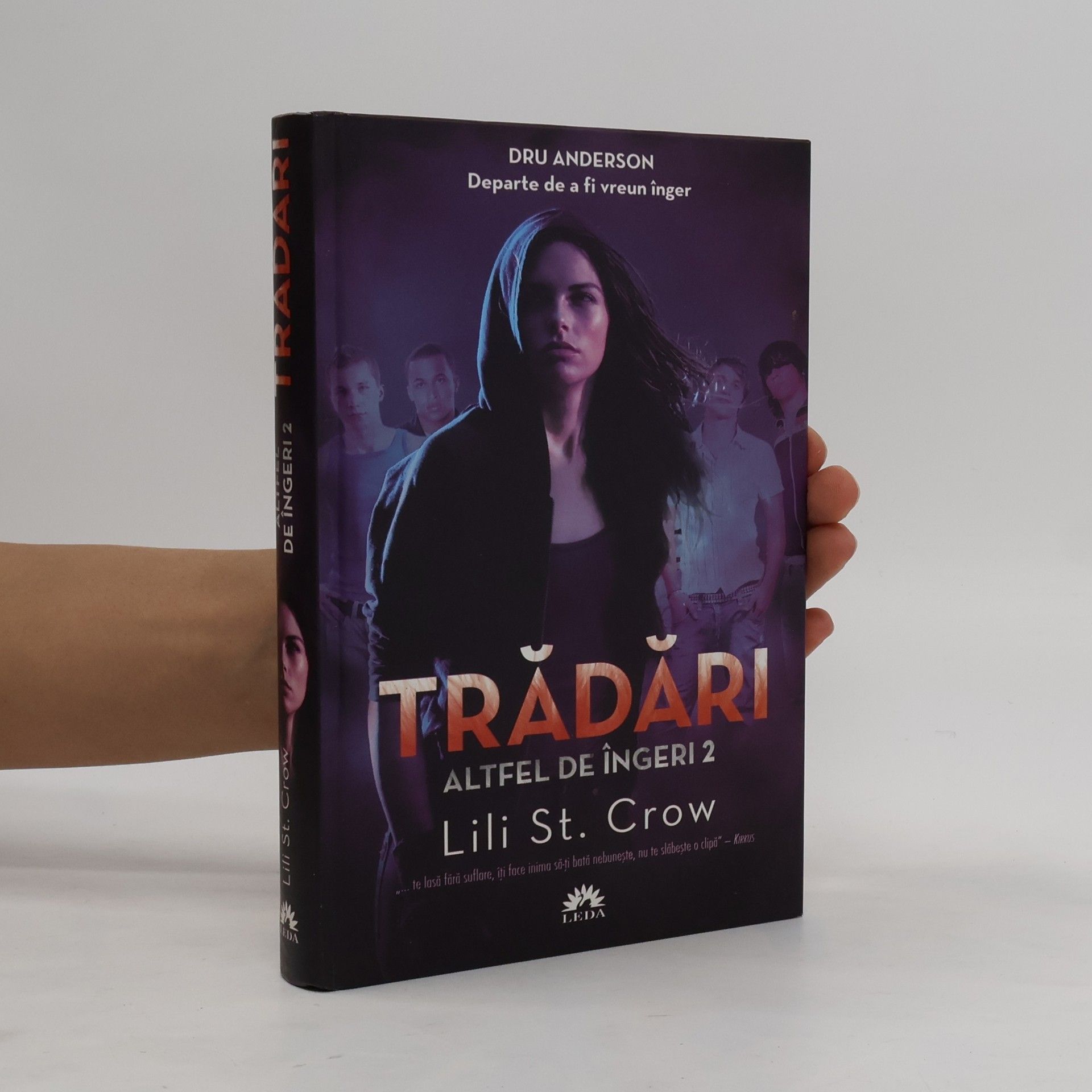 Lilith Saintcrow Trădări