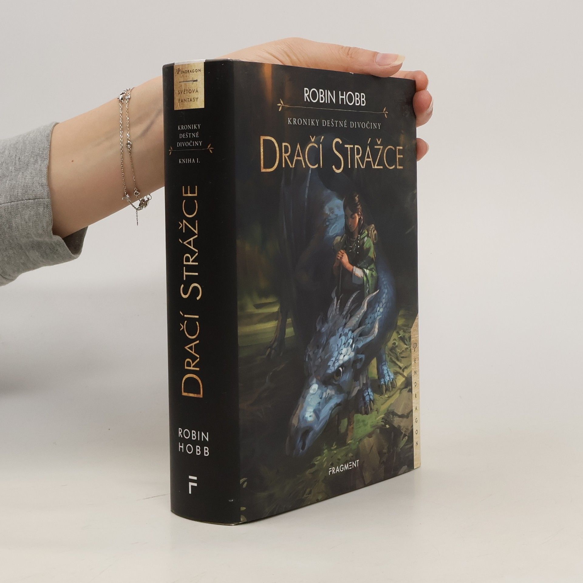 Robin Hobb Kroniky Deštné divočiny. Dračí strážce