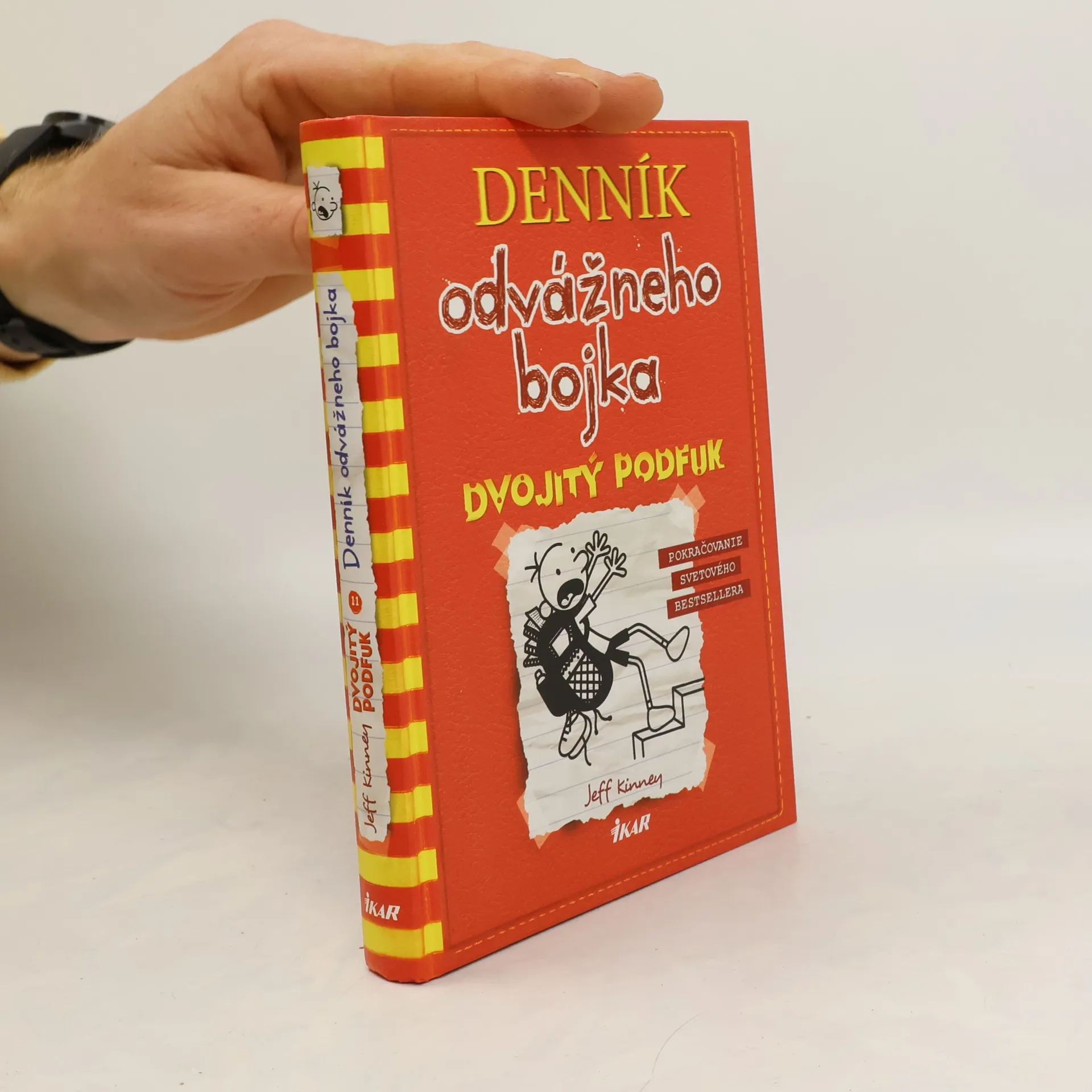 Denník odvážneho bojka 11. Dvojitý podfuk | Kniha | pevná | Jeff Kinney