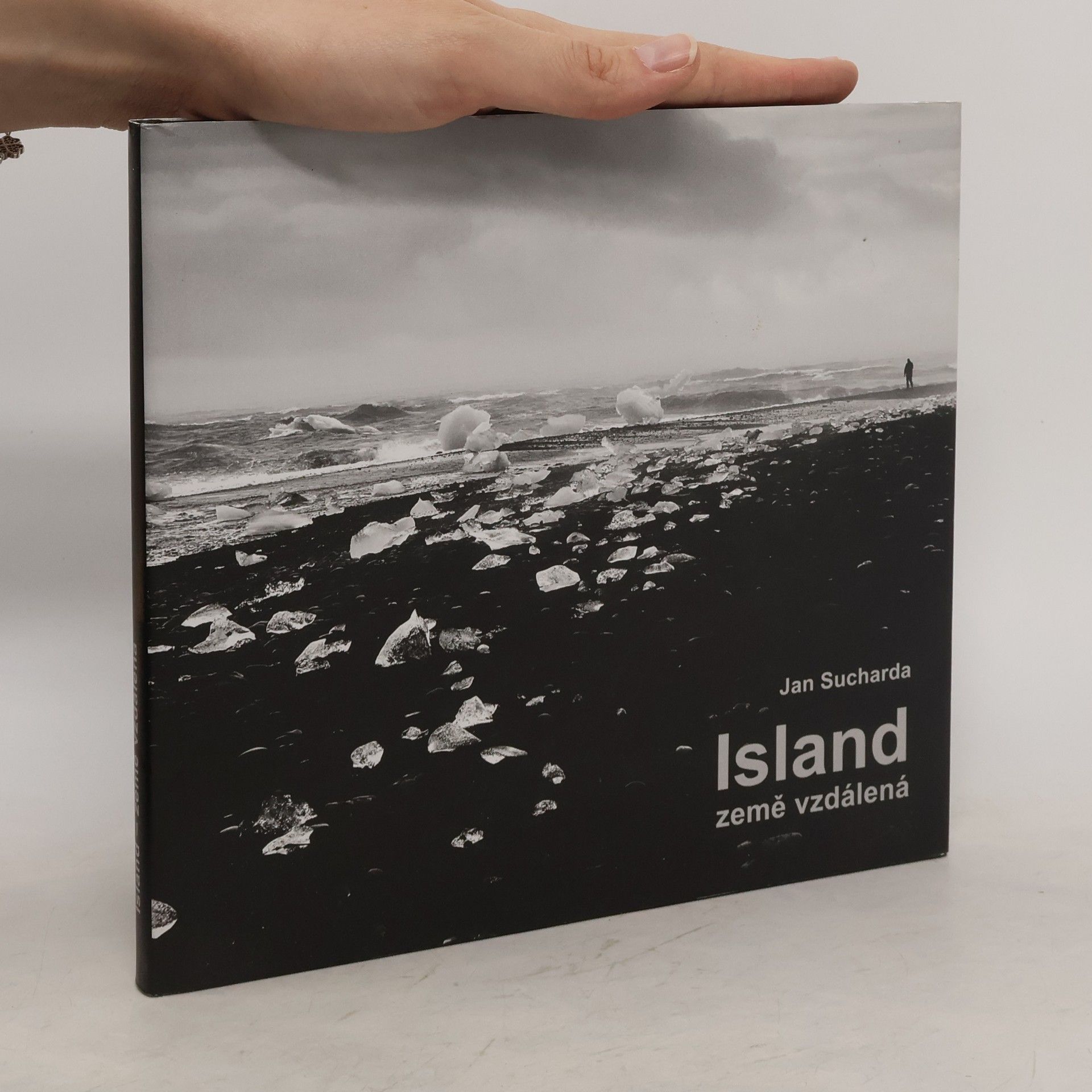 Jan Sucharda Island – země vzdálená