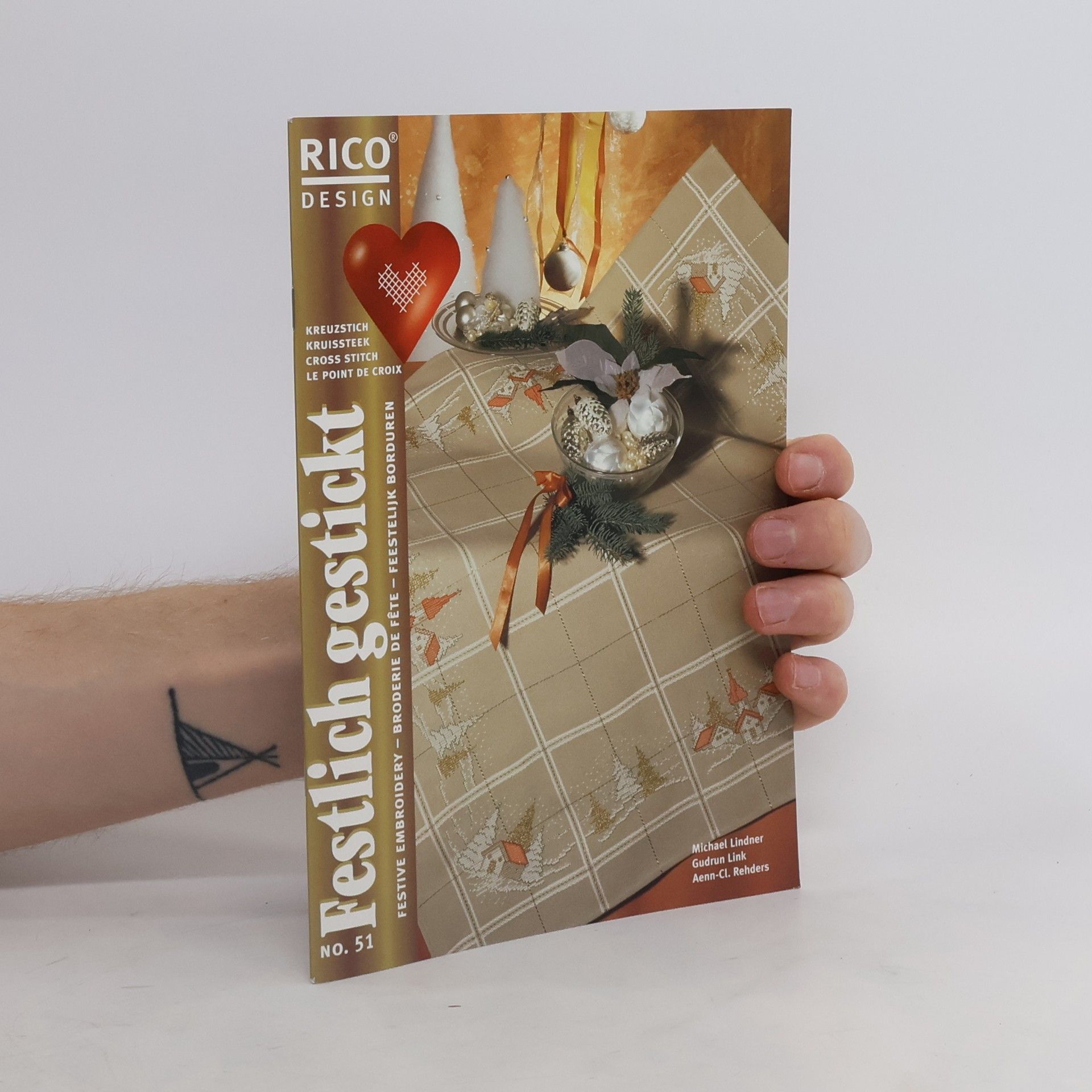 kolektiv Festlich gestickt