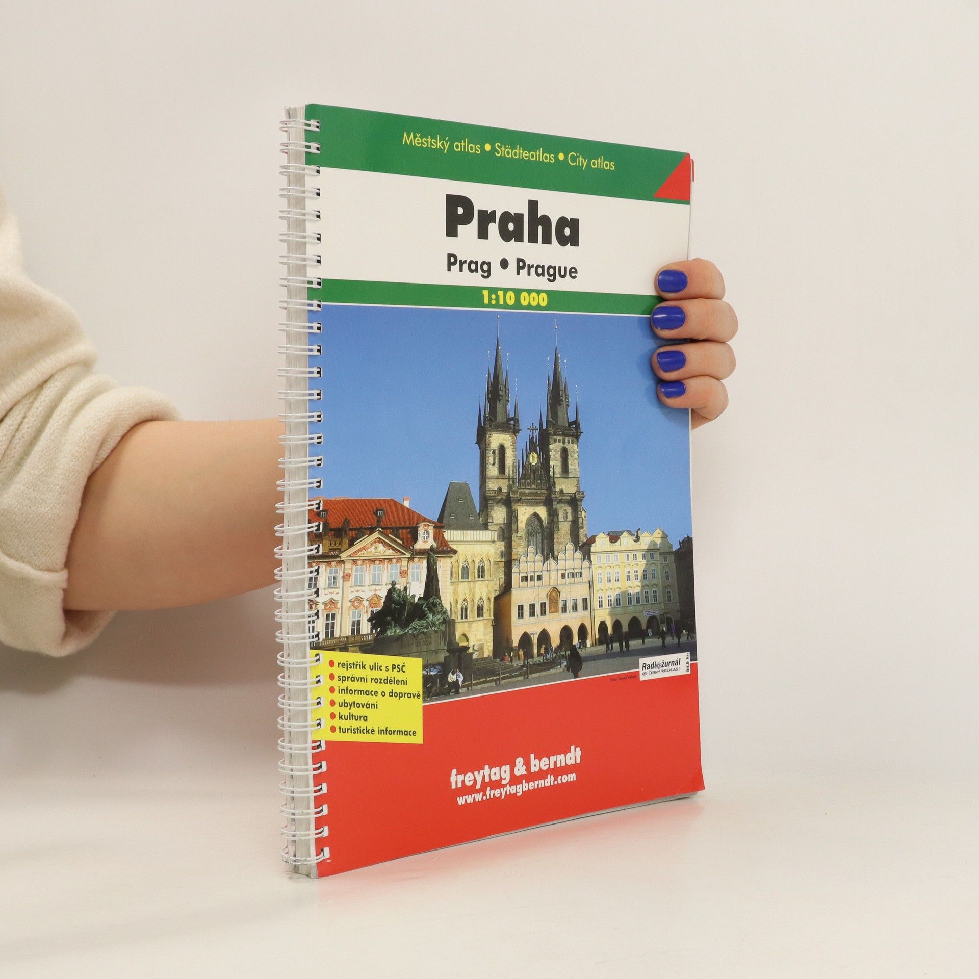 Collective Praha městský atlas 1:10 000 : rejstřík ulic s PSČ; správní rozdělení; informace o dopravě; ubytování; kultura; turistické informace